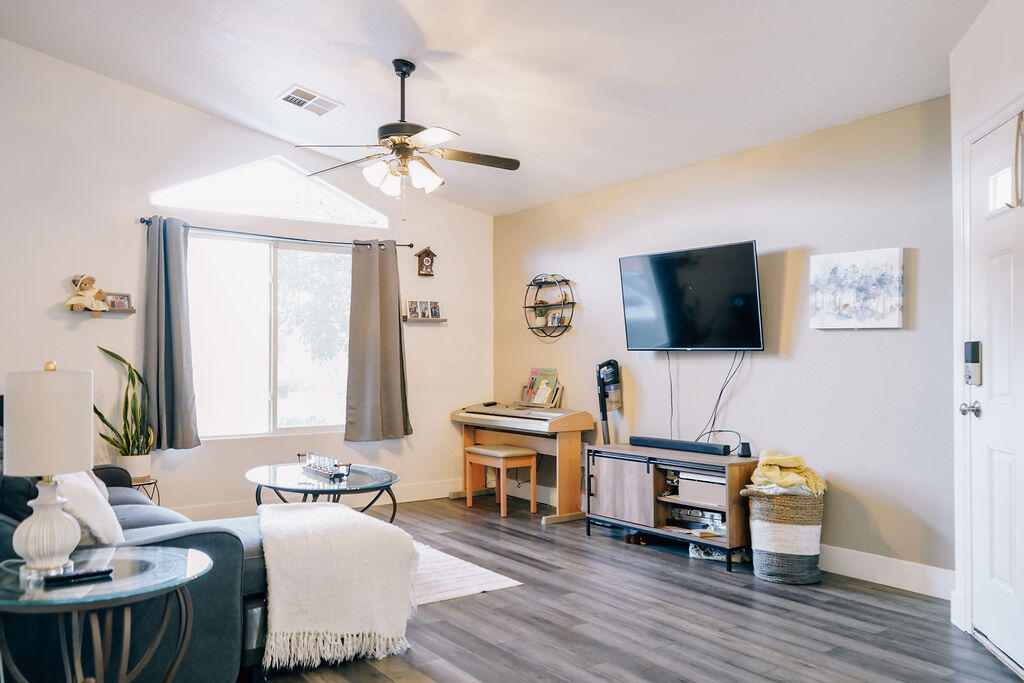 SHADOW CANYON - Residential