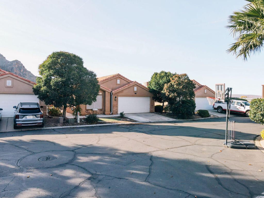 Photo of 781 W 2500 S, Hurricane, UT 84737 (MLS # 25-267012)