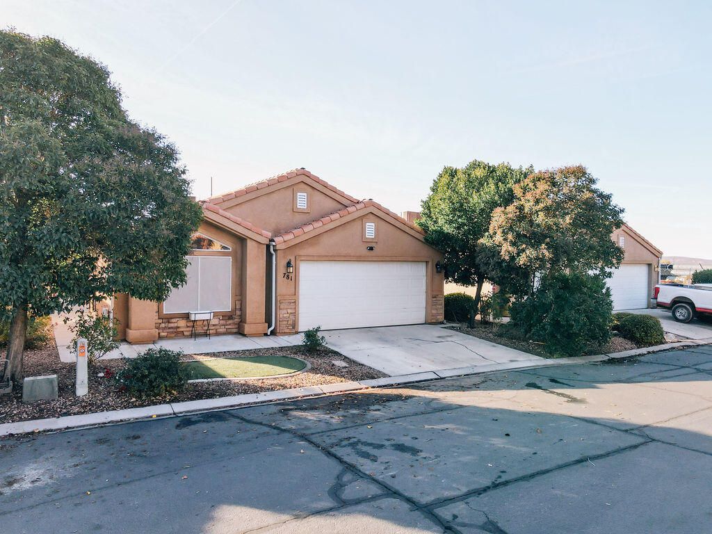 Photo of 781 W 2500 S, Hurricane, UT 84737 (MLS # 25-267012)