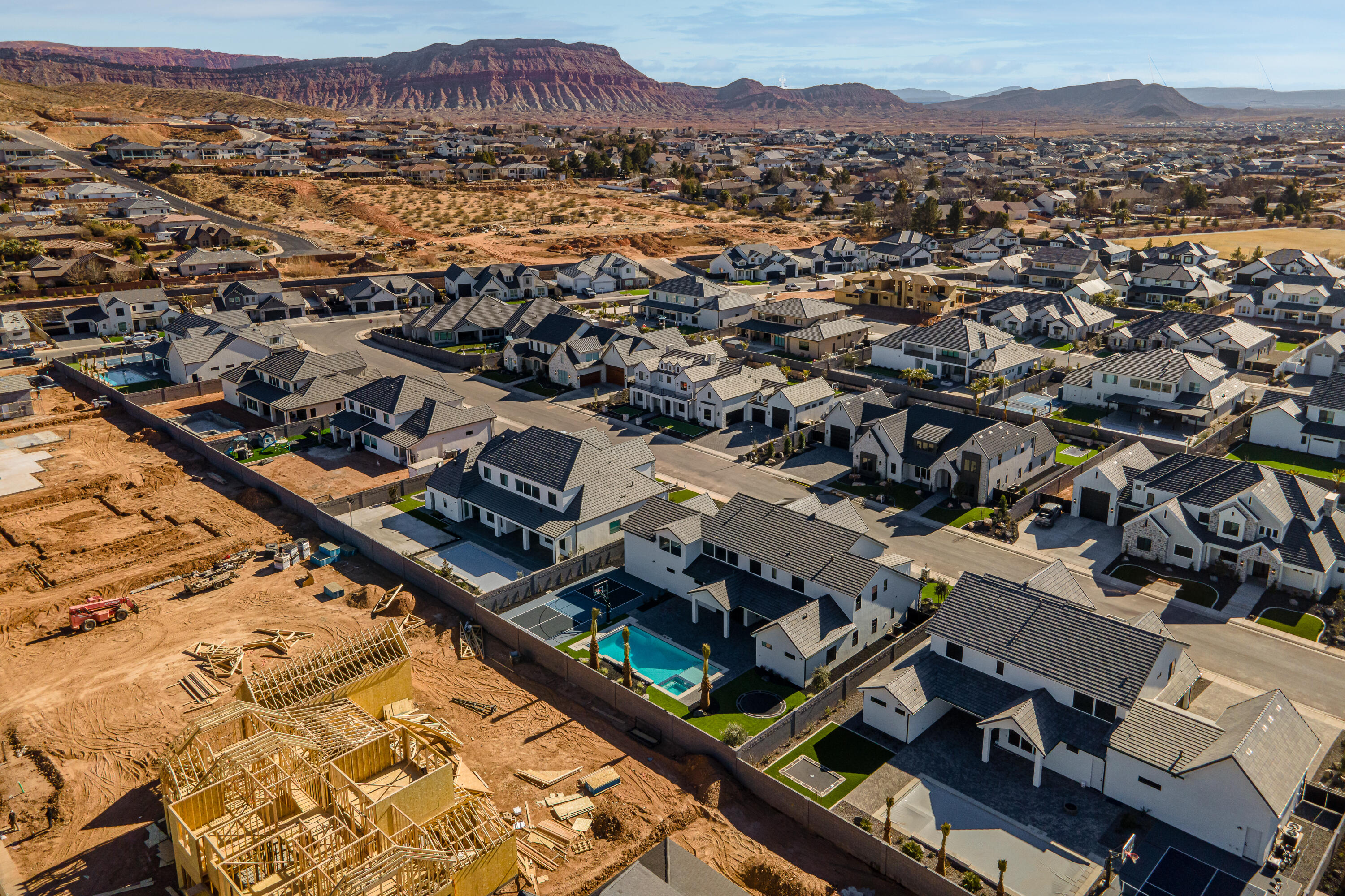 QUEENSRIDGE - Residential