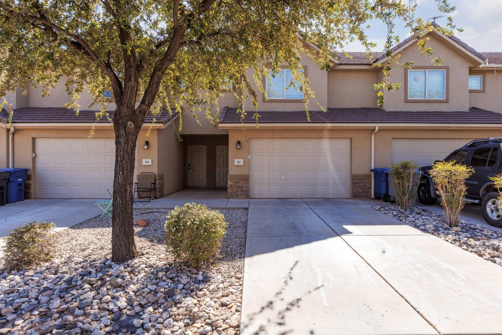 Photo of 1000 E Bluff View DR 107 #107, Washington, UT 84780 (MLS # 26-276978)