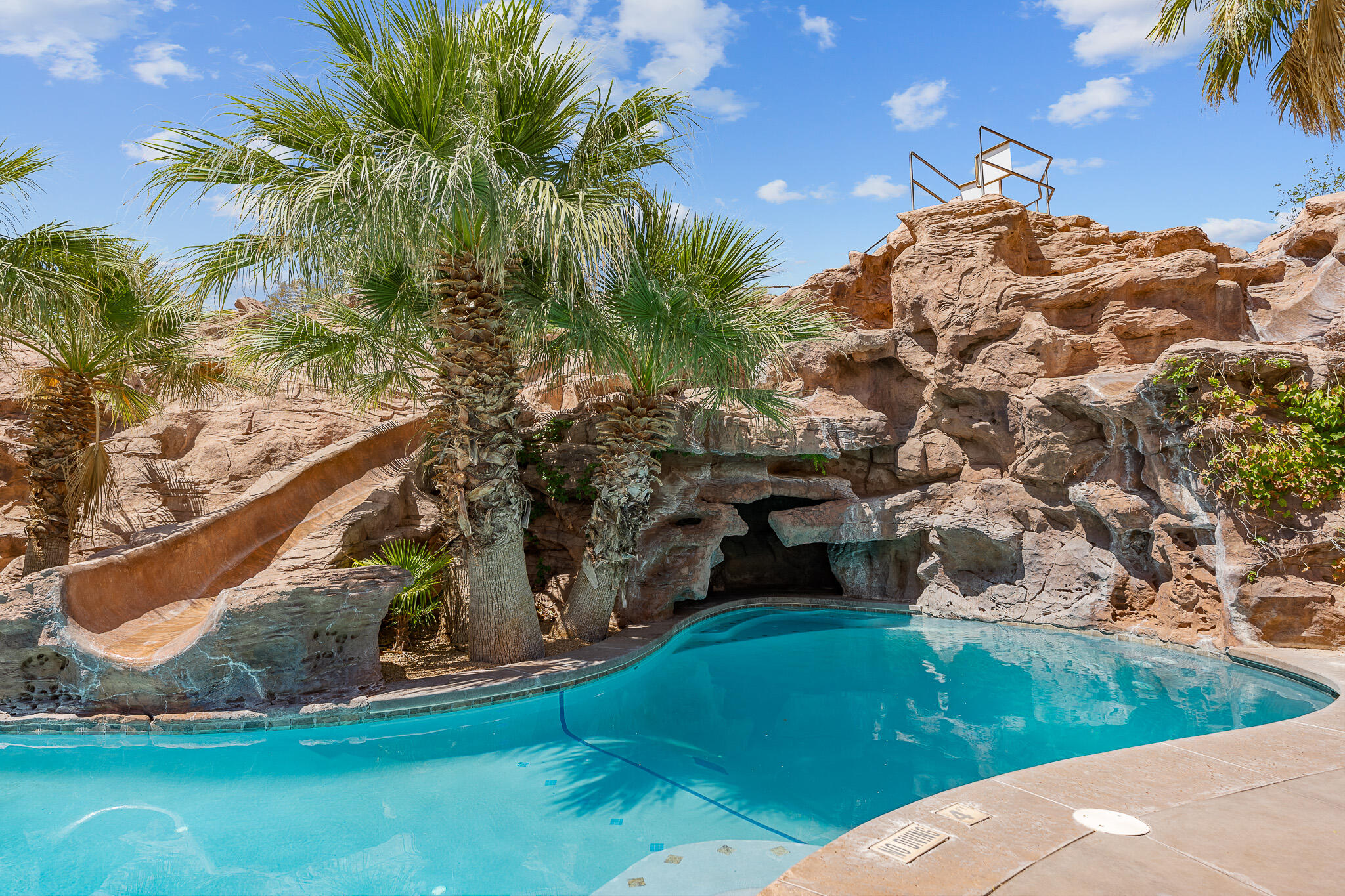 ADOBE HILLS - Residential