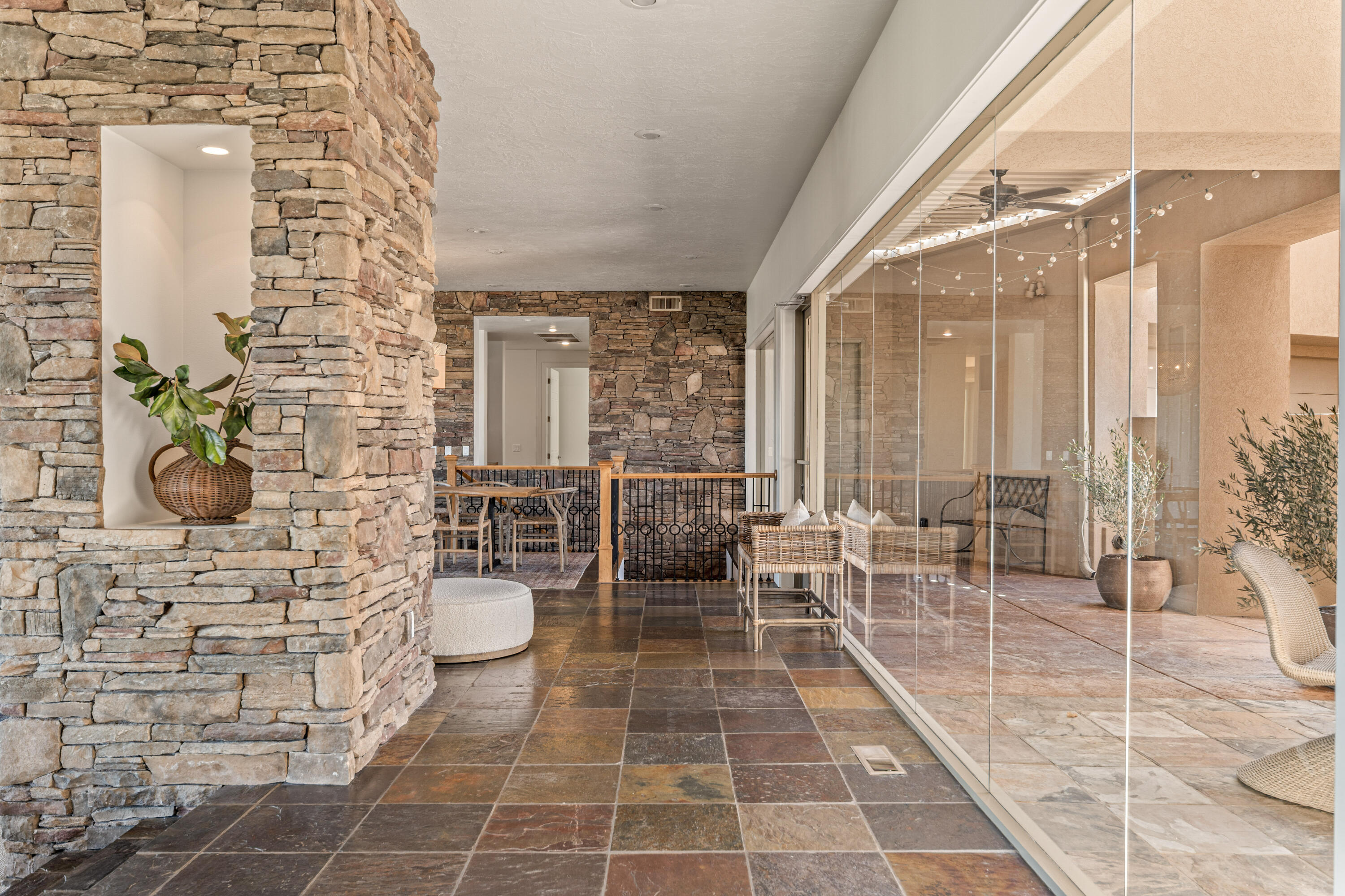 STONE CLIFF - Residential