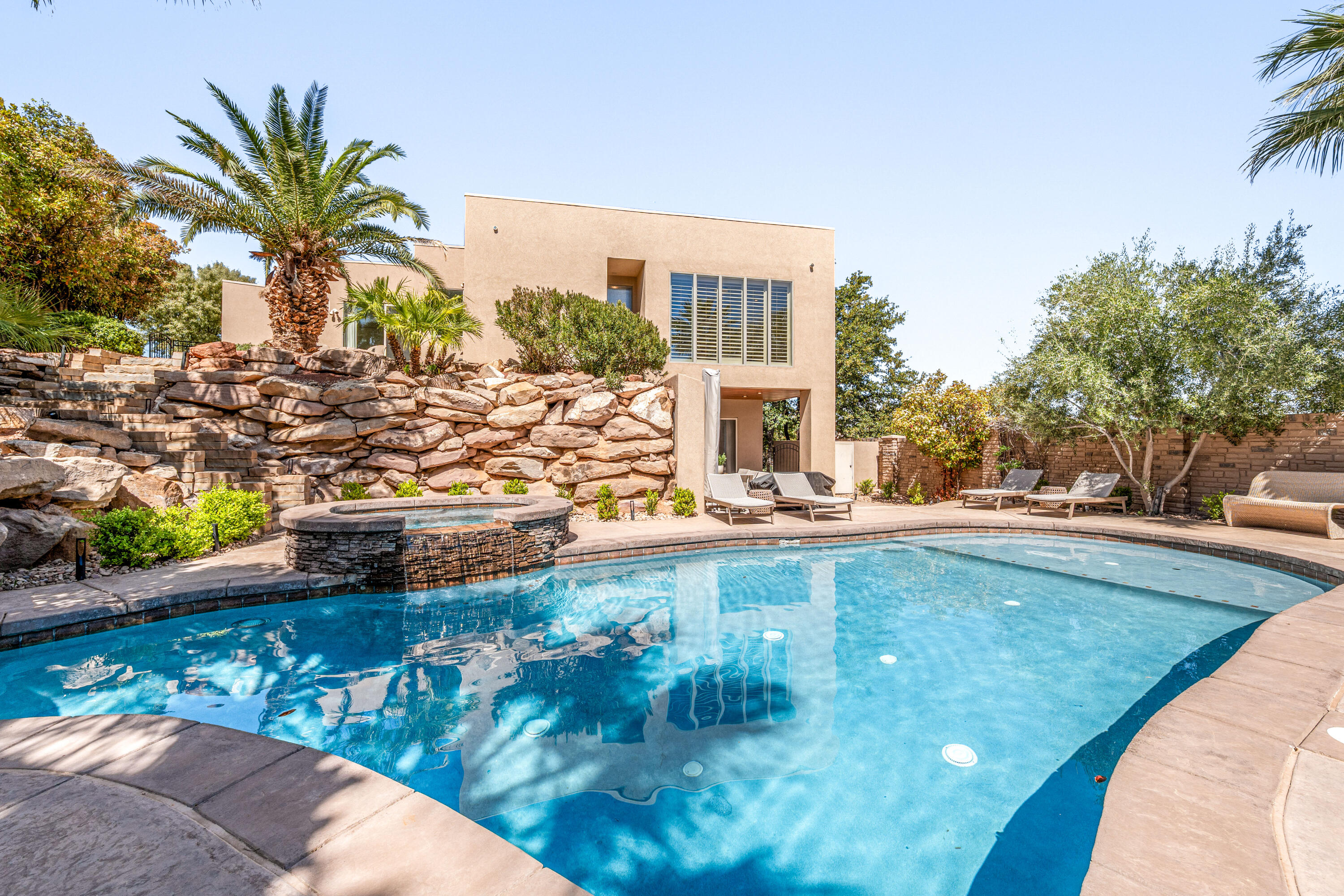 STONE CLIFF - Residential