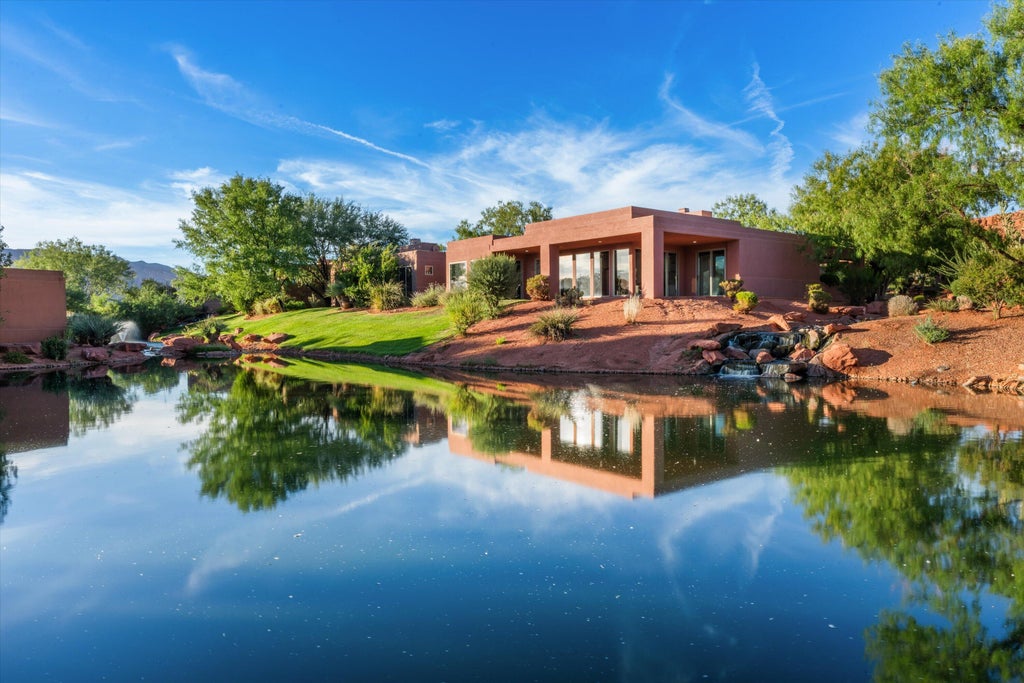Photo of 2255 N Tuweap DR 30 #30, Saint George, UT 84770 (MLS # 26-275452)