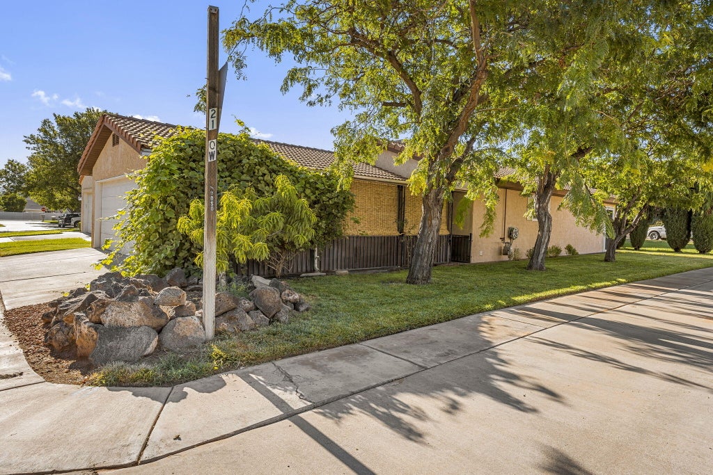 Photo of 2137 W 70 S, Hurricane, UT 84737 (MLS # 26-275249)