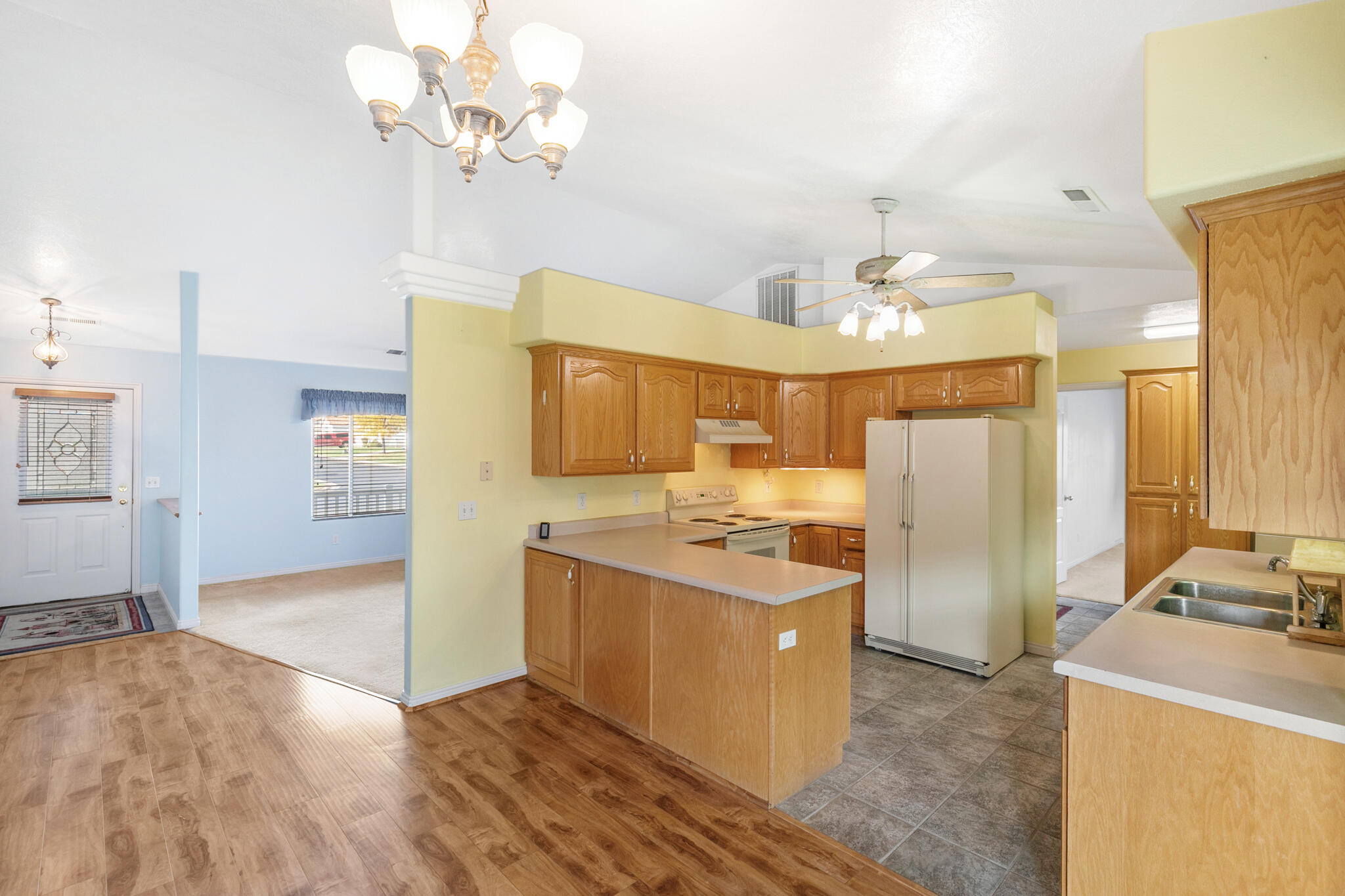 SUNCREST TOWNHOMES - Residential