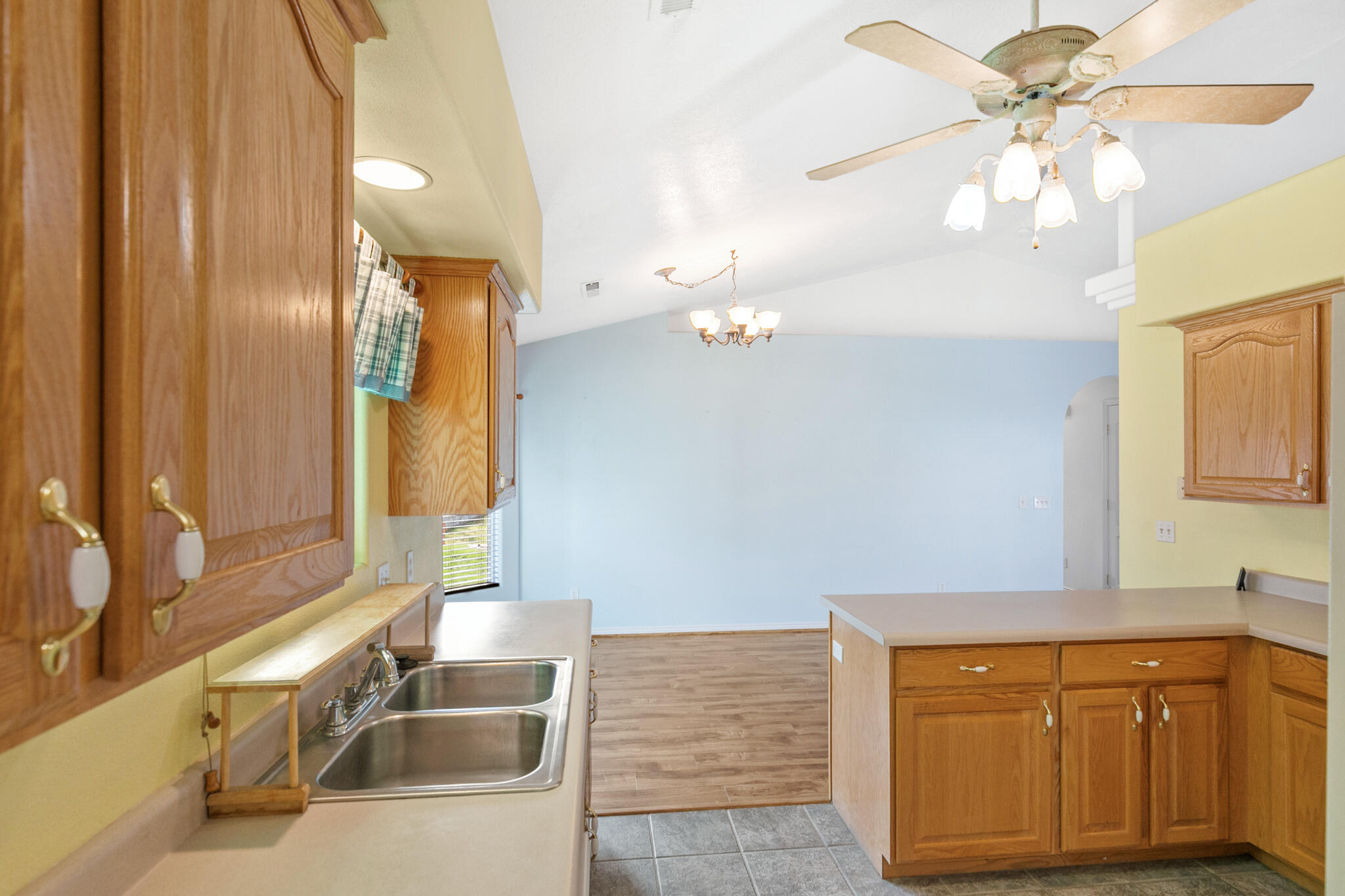 SUNCREST TOWNHOMES - Residential