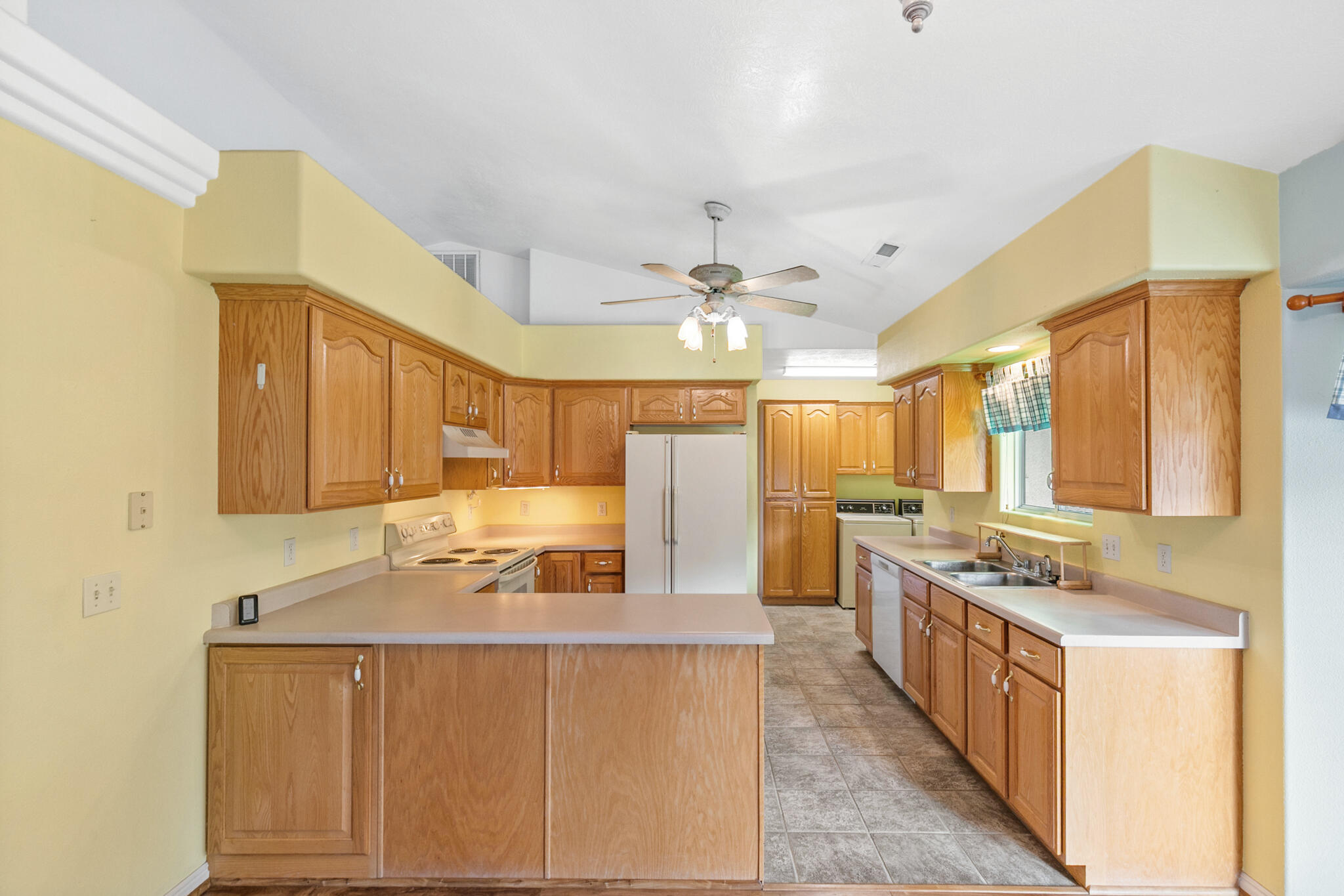 SUNCREST TOWNHOMES - Residential