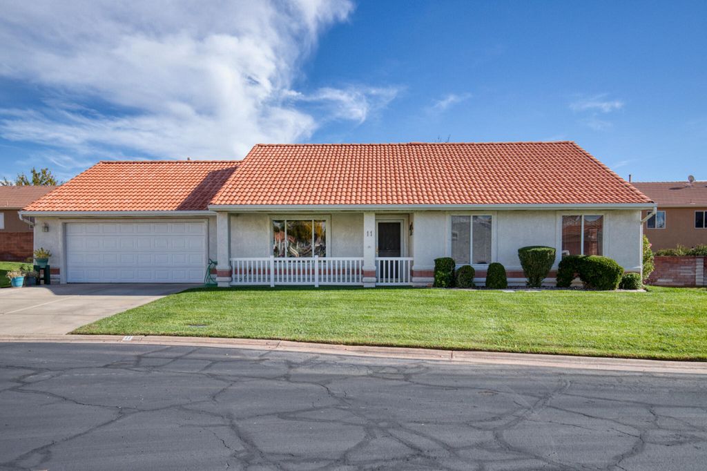 Photo of 646 N 2450 E #11, Saint George, UT 84790 (MLS # 25-267044)