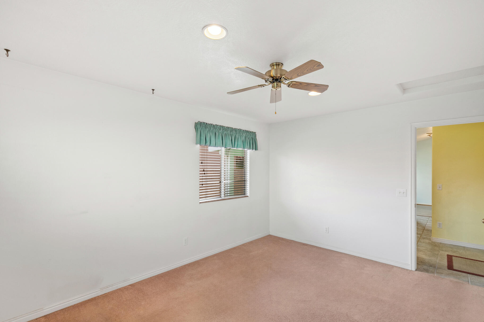 SUNCREST TOWNHOMES - Residential