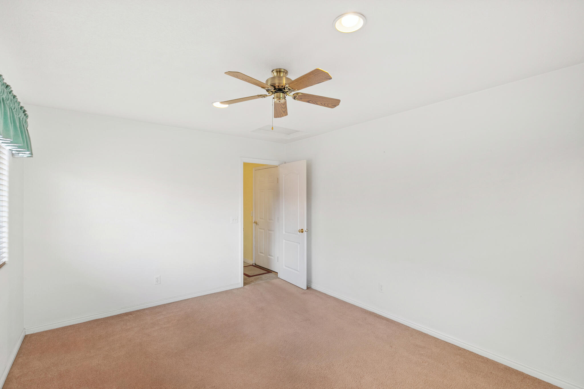 SUNCREST TOWNHOMES - Residential