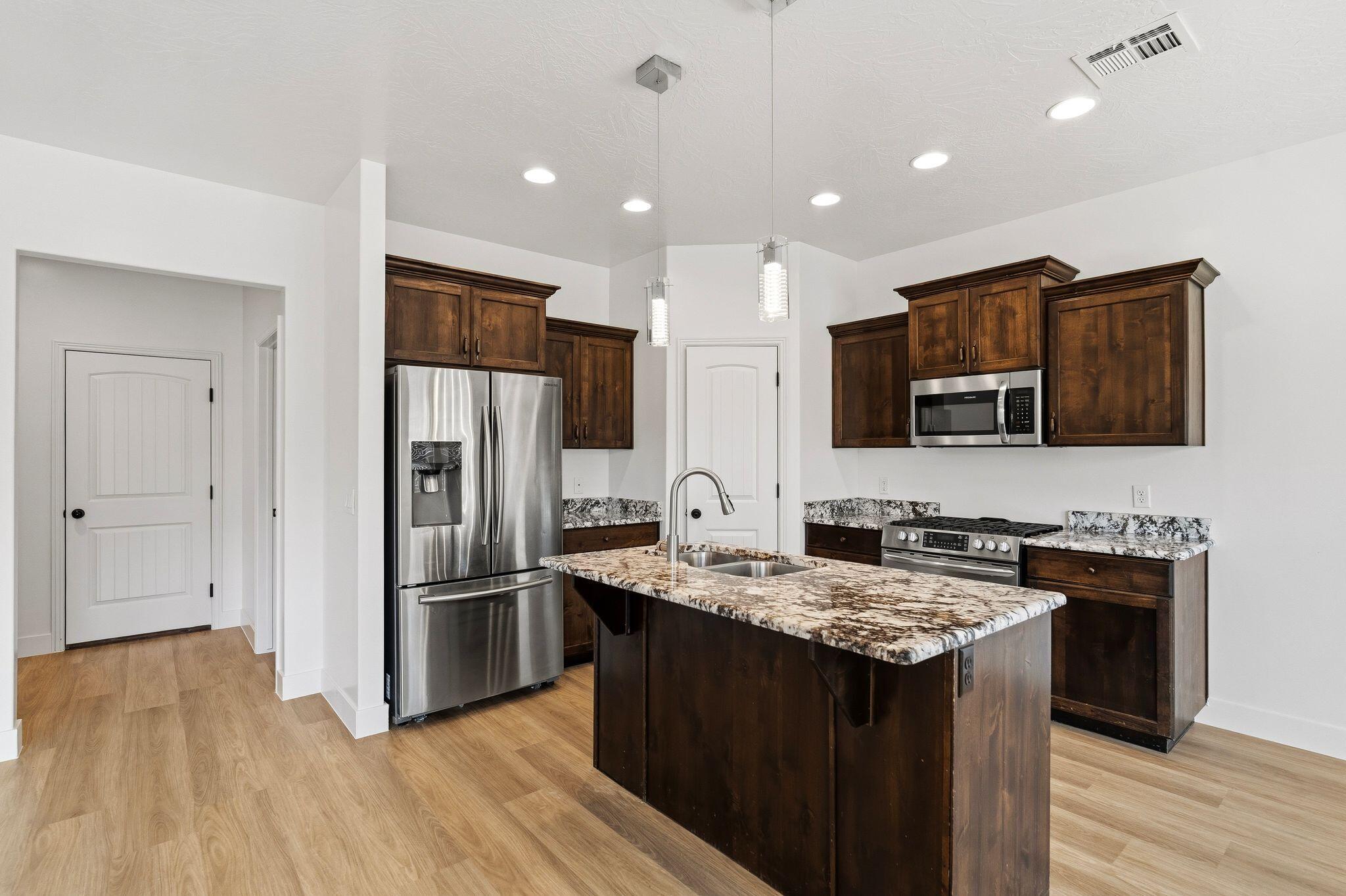 SEQUOIA ESTATES - Residential