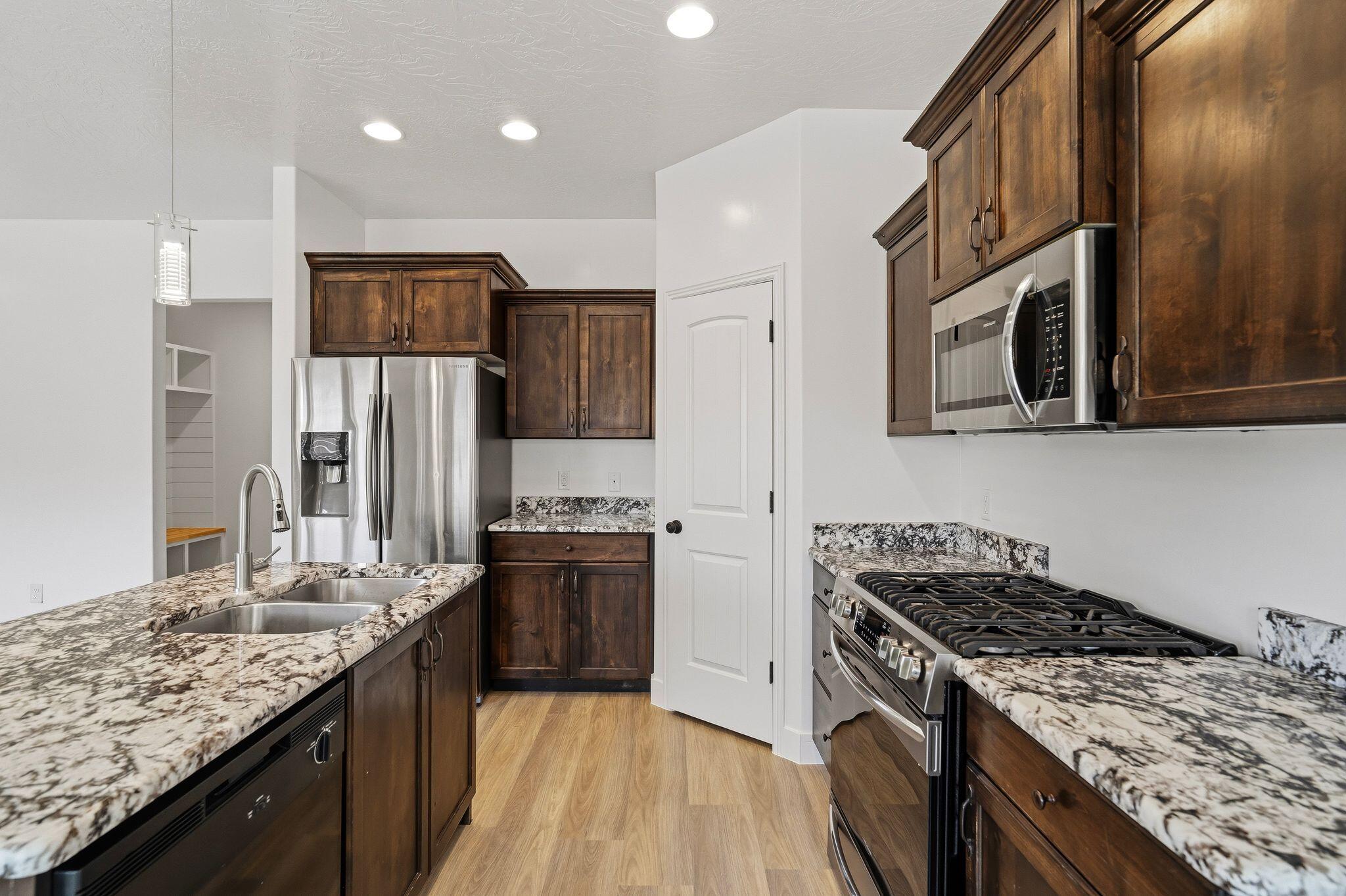 SEQUOIA ESTATES - Residential