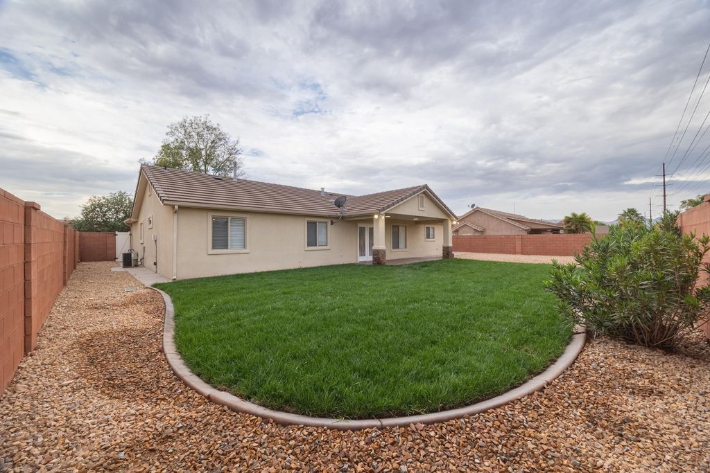 Photo of 1548 W 1370 N, Saint George, UT 84770 (MLS # 26-268586)