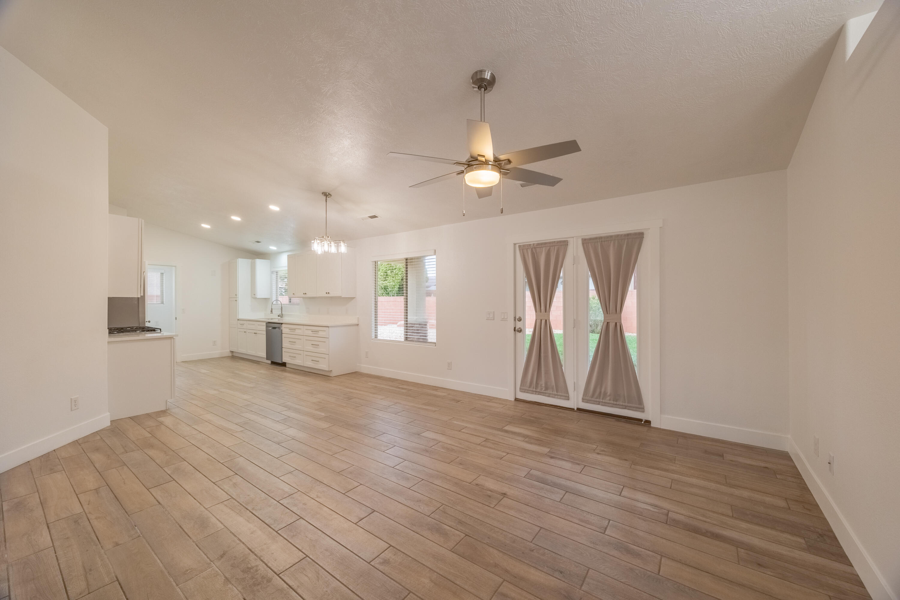 ROYAL OAKS - Residential