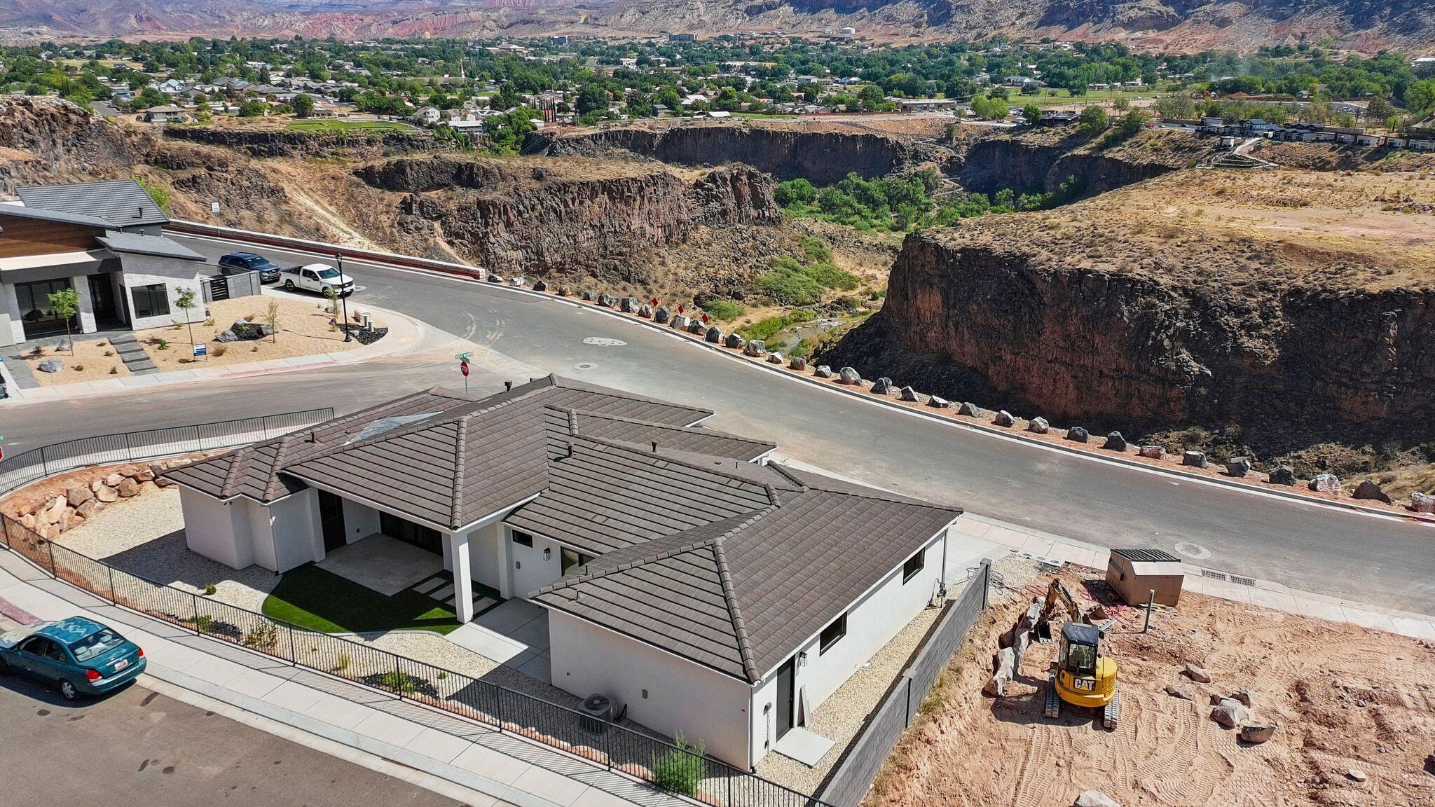 FALCON RIDGE - Residential