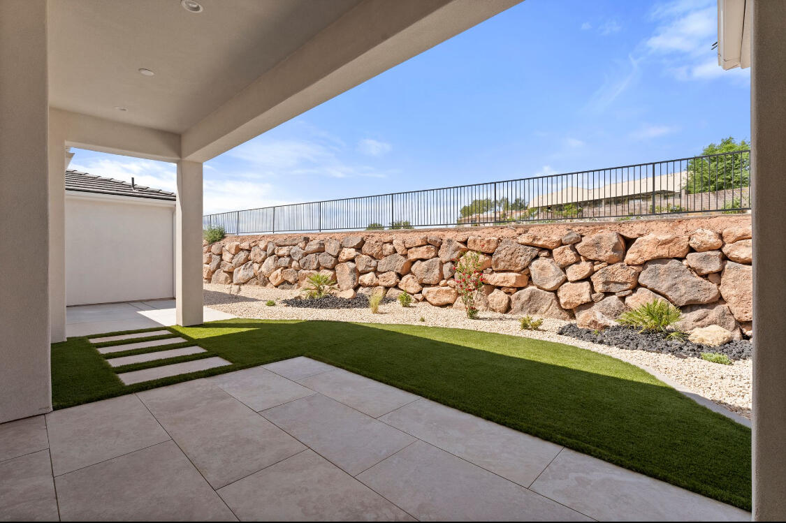 FALCON RIDGE - Residential