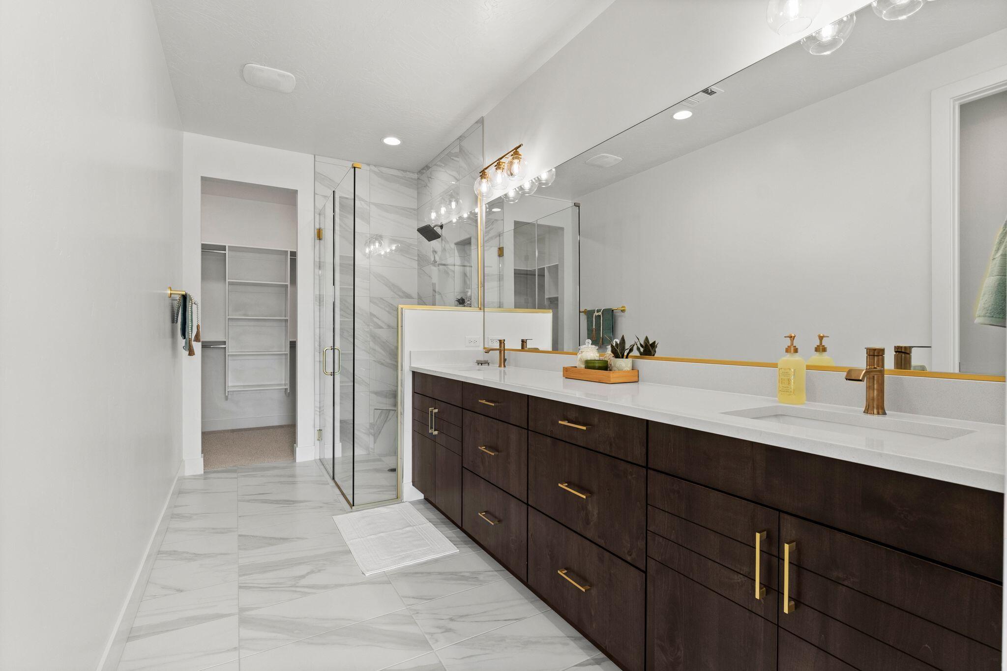 FALCON RIDGE - Residential