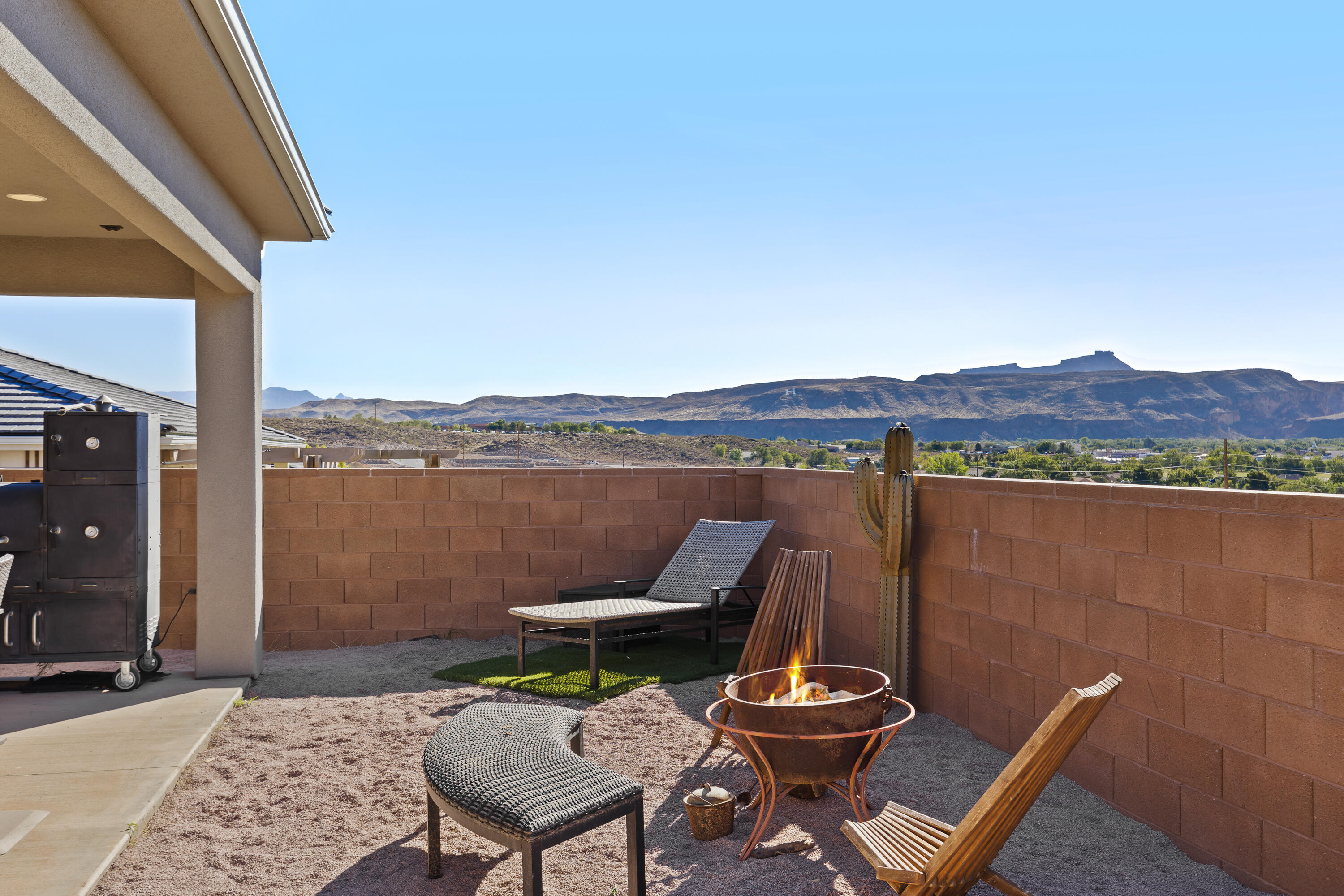 PAINTED SANDS - Residential