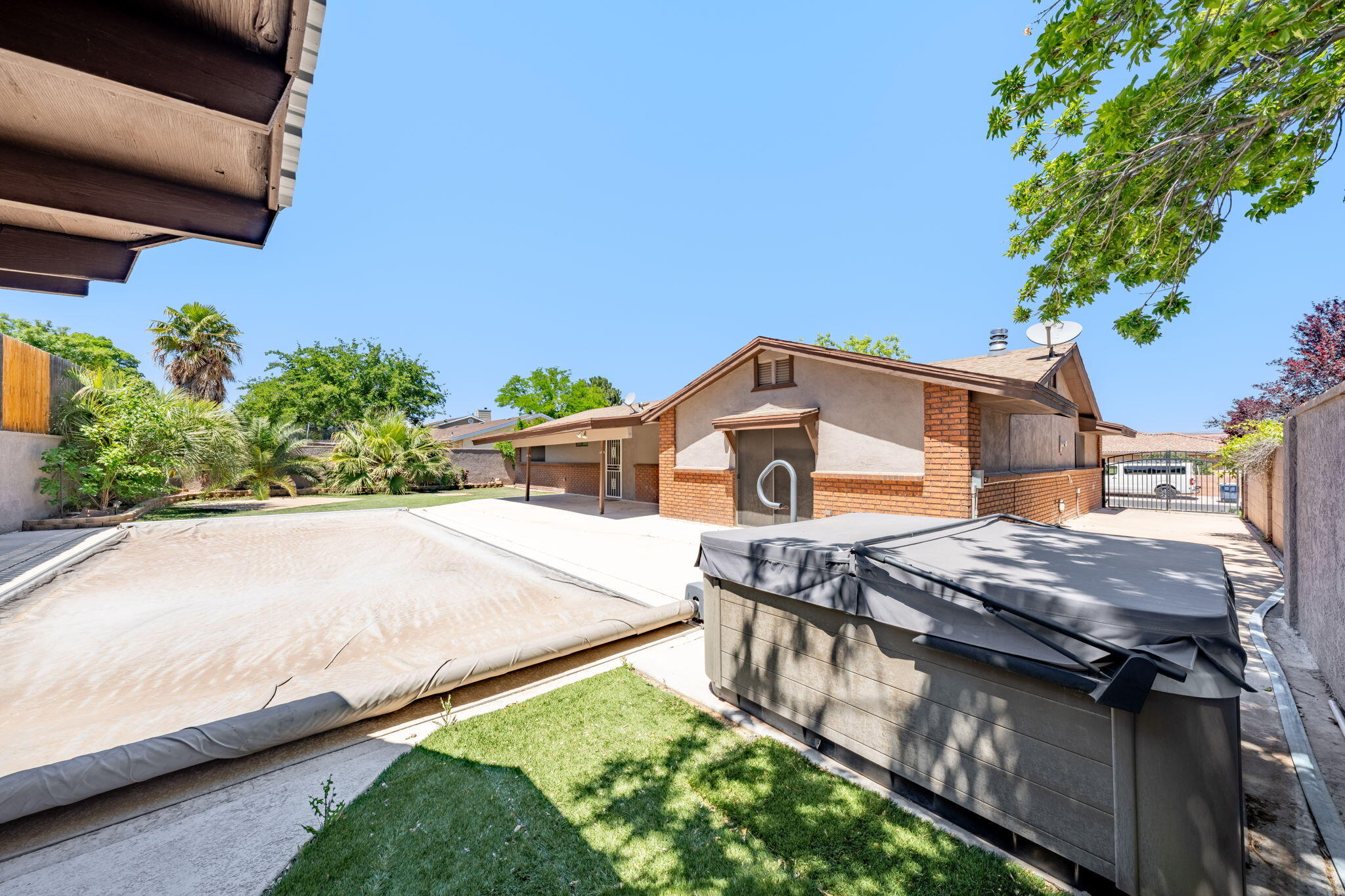 BLOOMINGTON HILLS - Residential