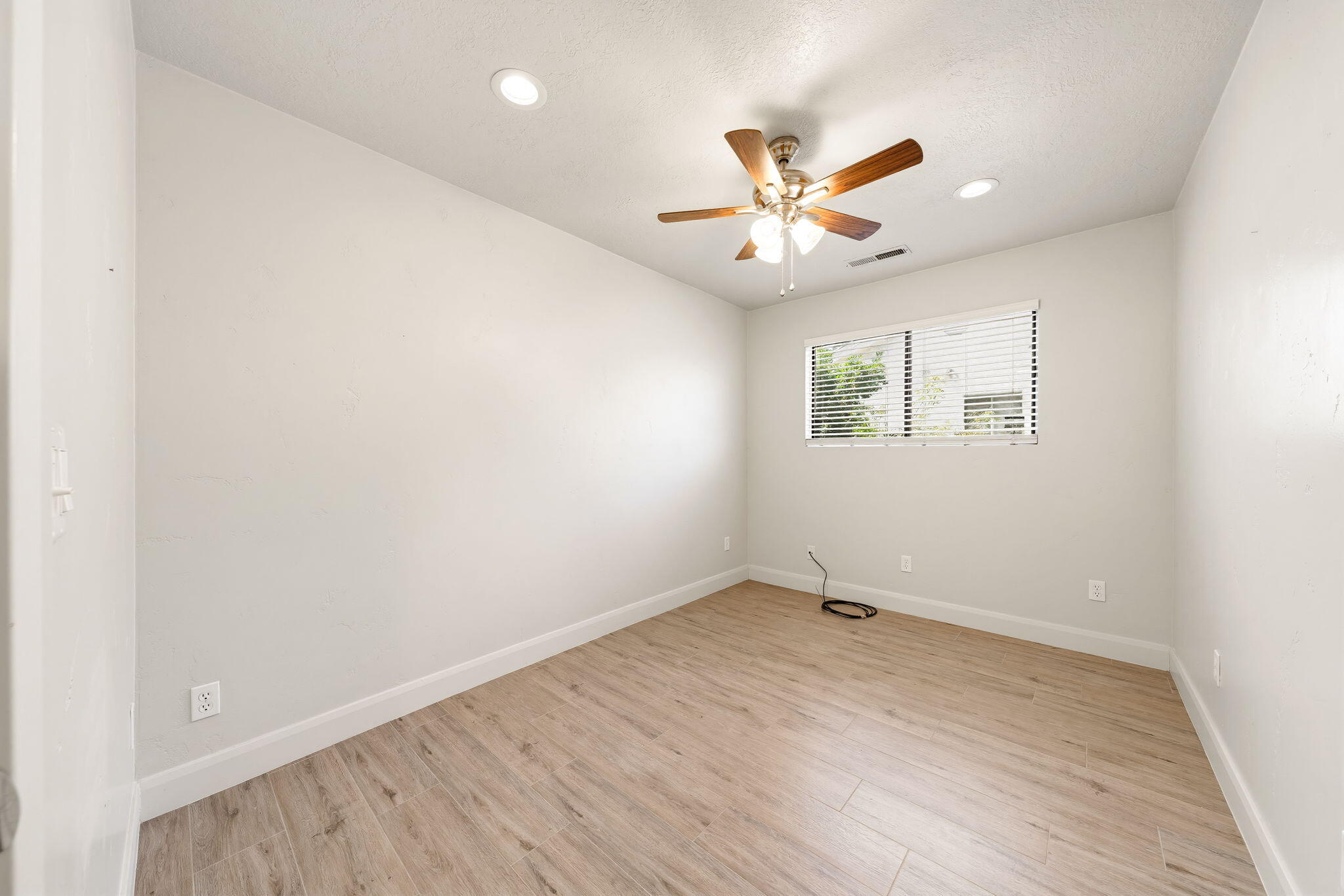 BLOOMINGTON HILLS - Residential