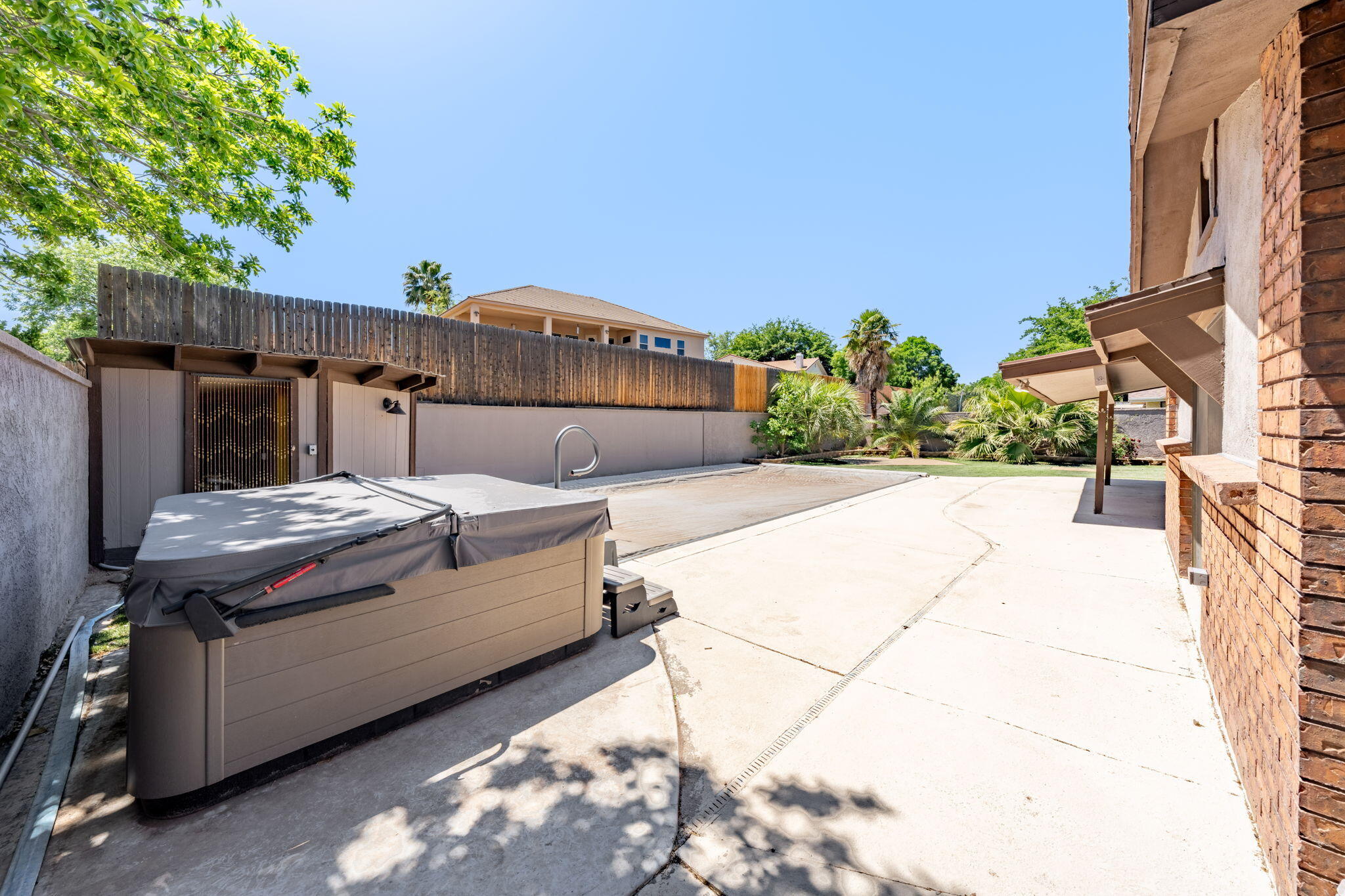BLOOMINGTON HILLS - Residential
