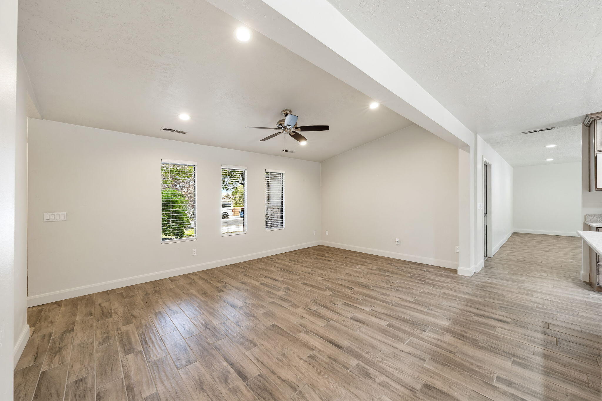 BLOOMINGTON HILLS - Residential