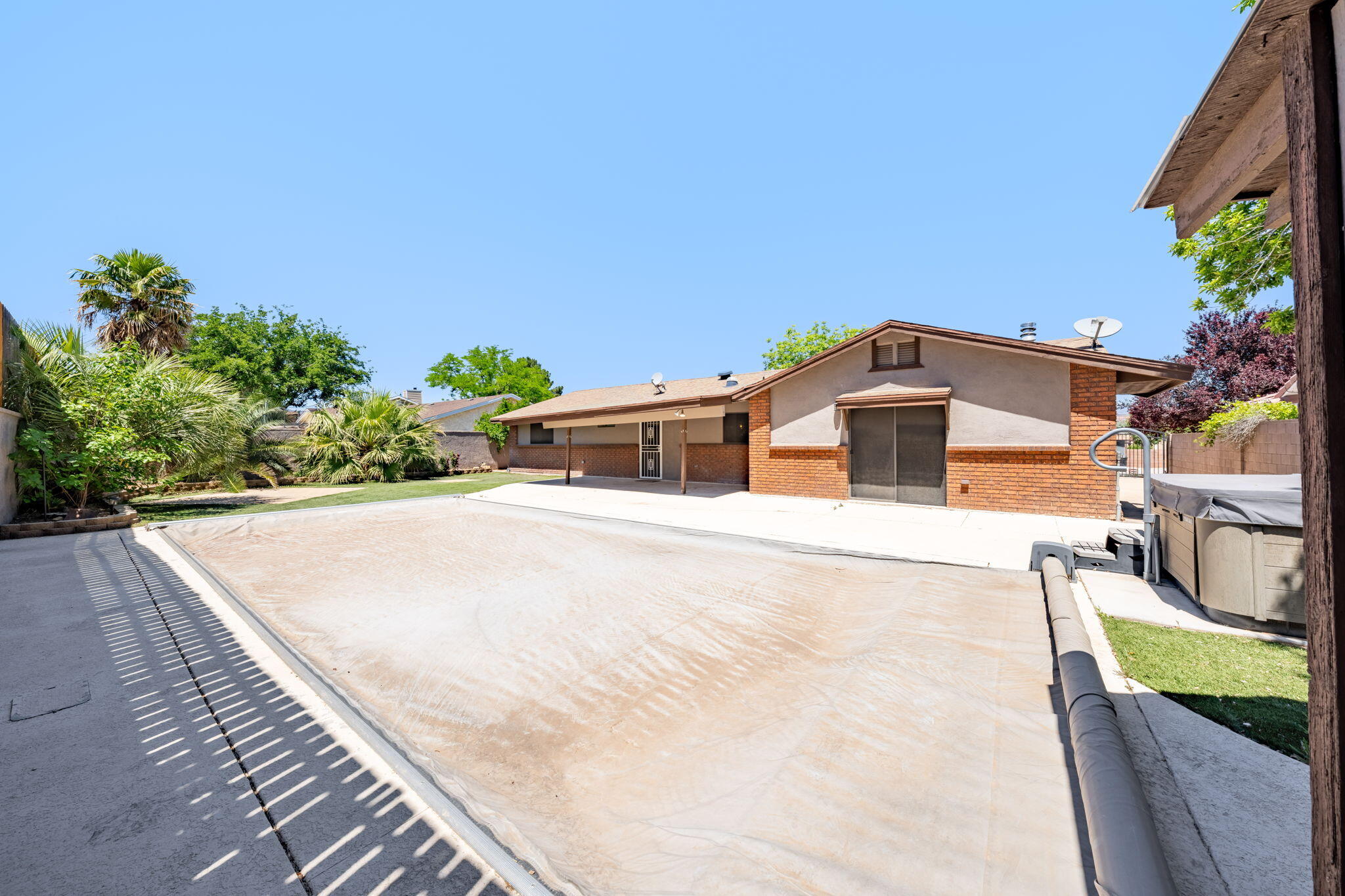 BLOOMINGTON HILLS - Residential