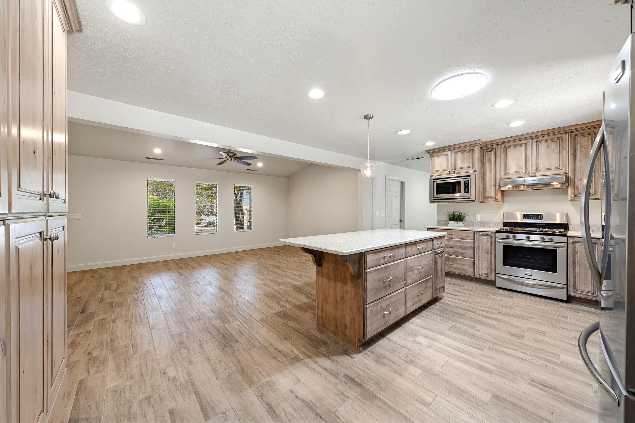 BLOOMINGTON HILLS - Residential
