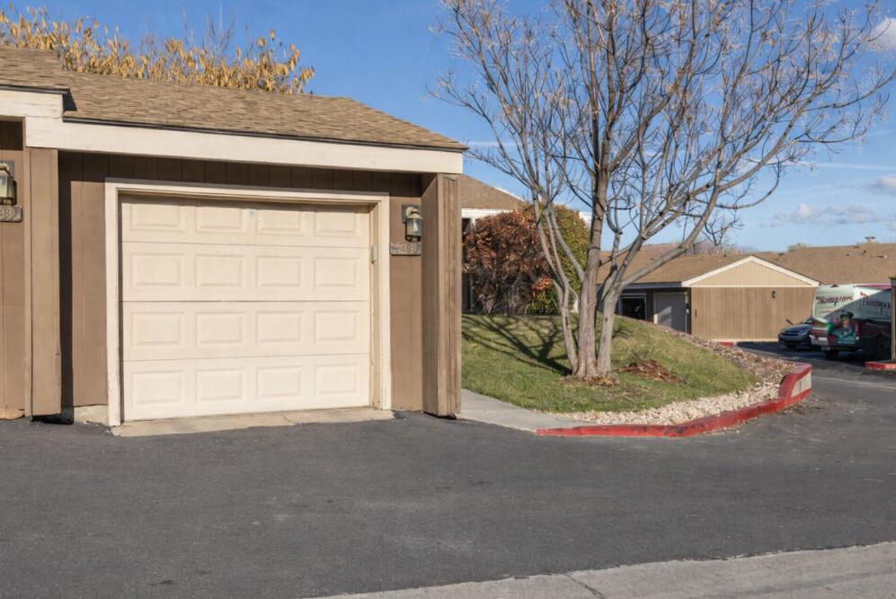 BLOOMINGTON COUNTRY CLUB - Residential