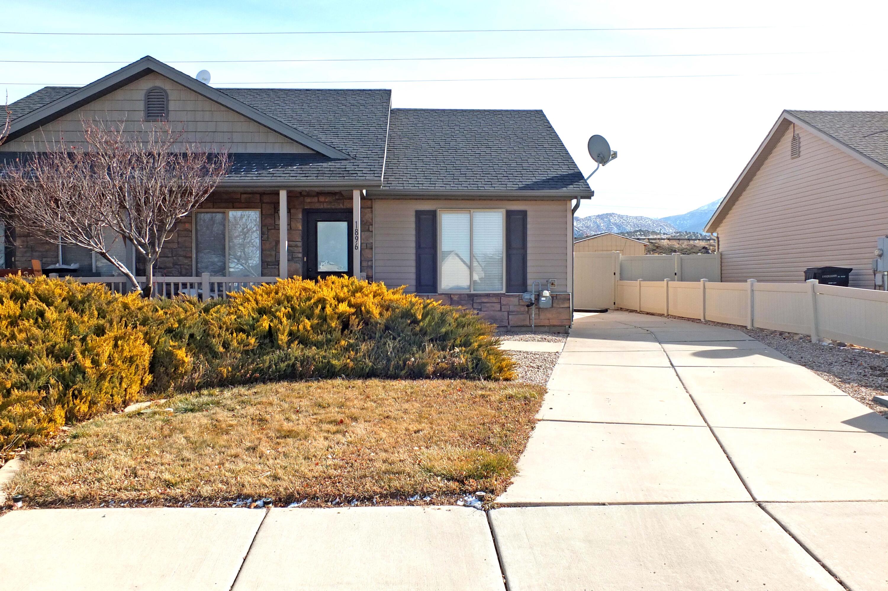 Welcome to this charming 2007 twin home in Cedar City, UT! This 2 bedroom, 1 bathroom gem is move-in ready. Featuring newer carpet throughout, the home boasts a bright and inviting living room that flows seamlessly into the kitchen. Outside, enjoy a private, fenced backyard ideal for pets, gardening, or outdoor entertaining. Conveniently located on the north end of town, this home offers comfort and practicality. Perfect for first-time buyers, downsizers, or investors, don't miss this opportunity!