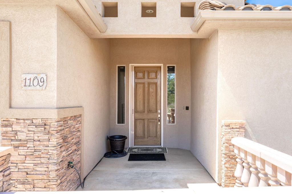 Photo of 1109 N VENTANA DR, Washington, UT 84780 (MLS # 26-271483)