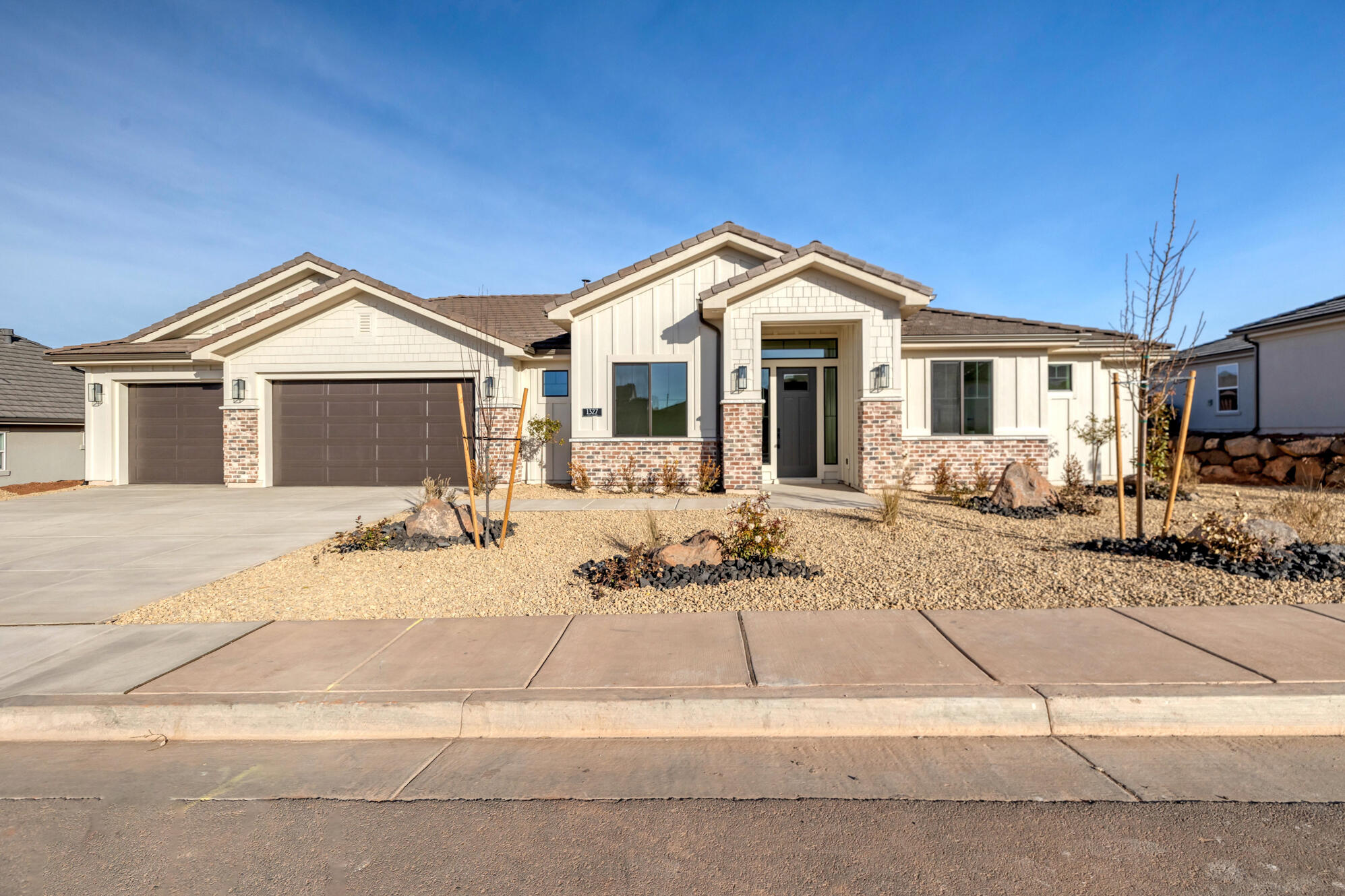 Welcome to this stunning 4-bedroom, 3.5-bathroom Ivory home located in Shooting Star subdivision.  This spacious home boasts an open floor plan with abundant natural light, making it the perfect place for both family living and entertaining. The kitchen is a chef's dream with GE stainless steel appliances, a large island, and plenty of counter space, flowing seamlessly into the dining and living areas.