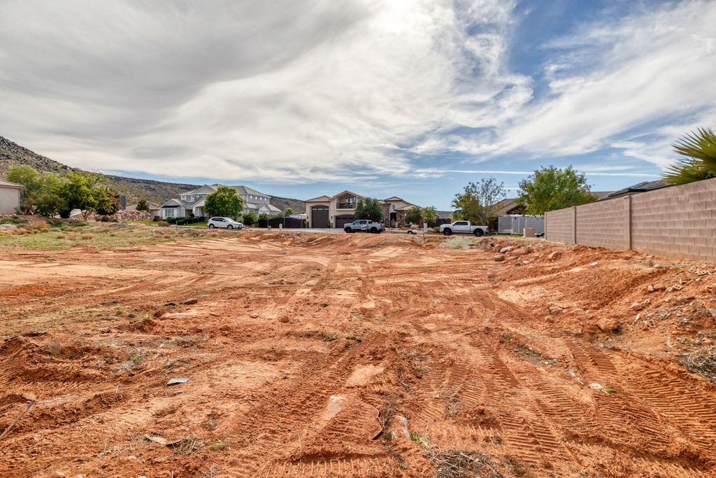 Photo of 3364 W 2310 S, Hurricane, UT 84737 (MLS # 25-266100)