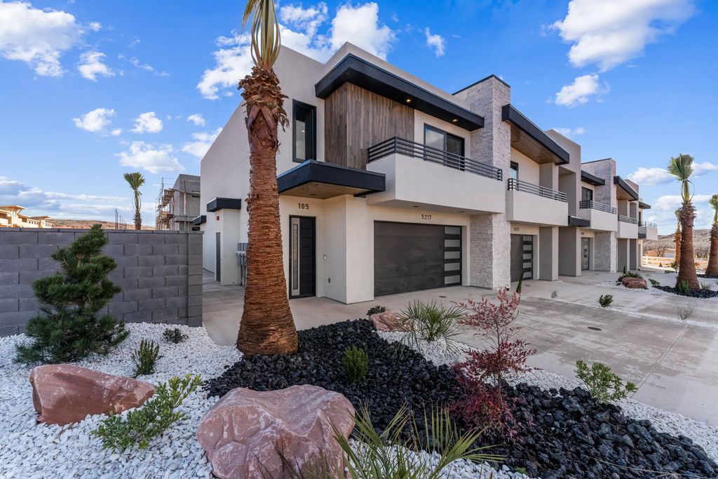 Photo of 5204 W 2480 S 213-223 #213-223, Hurricane, UT 84737 (MLS # 26-273570)