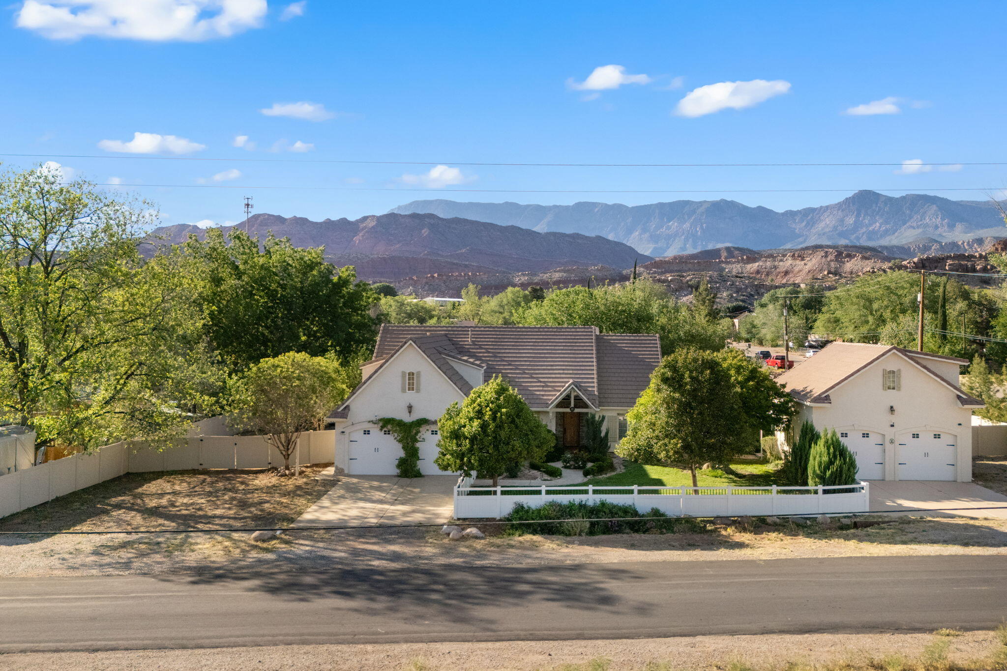 LEEDS TOWNSITE - Residential