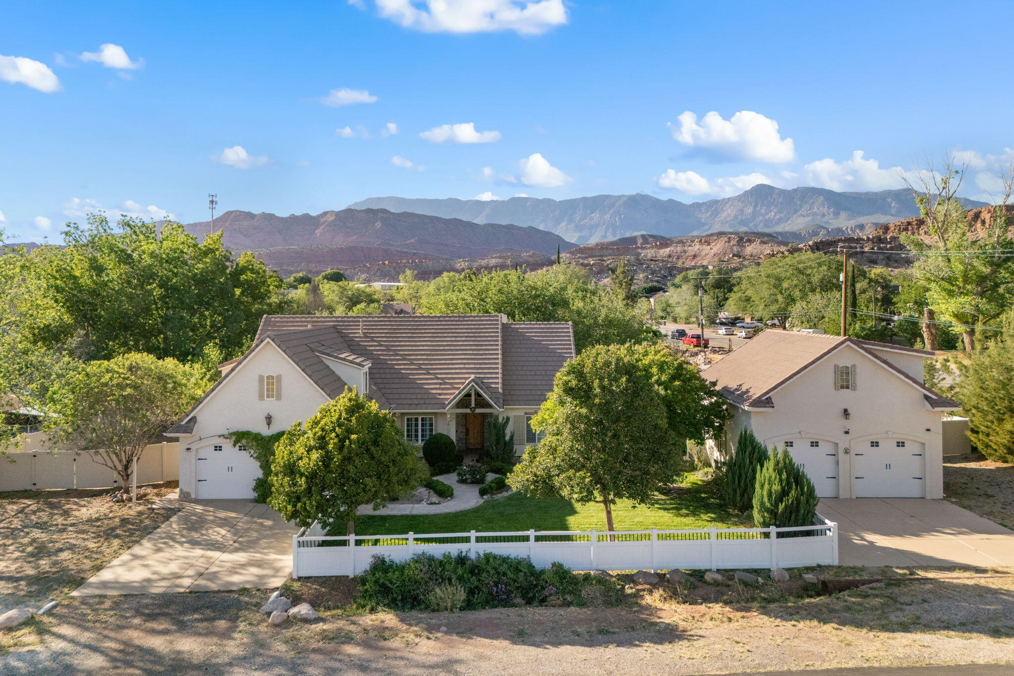 LEEDS TOWNSITE - Residential