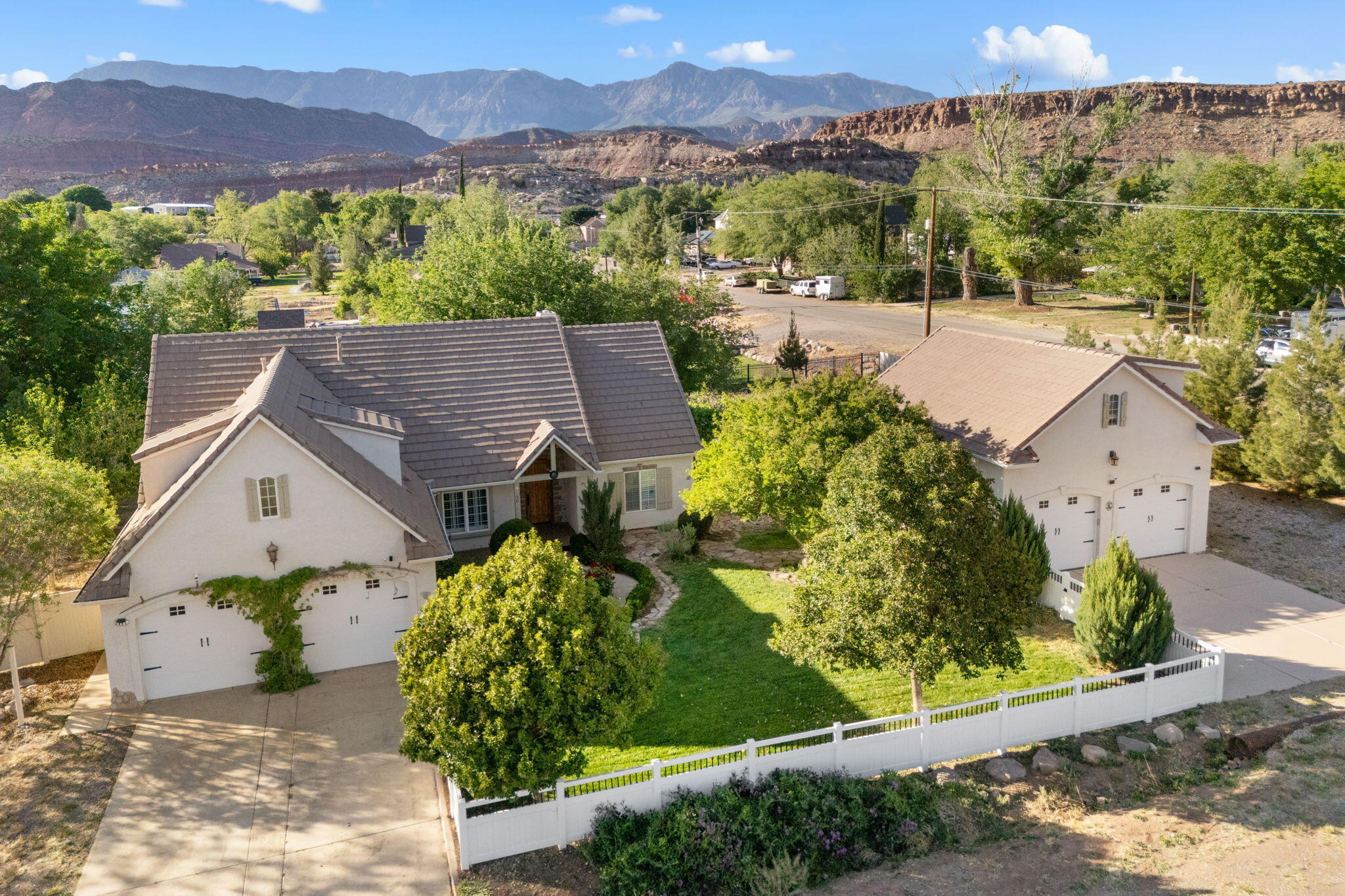 LEEDS TOWNSITE - Residential