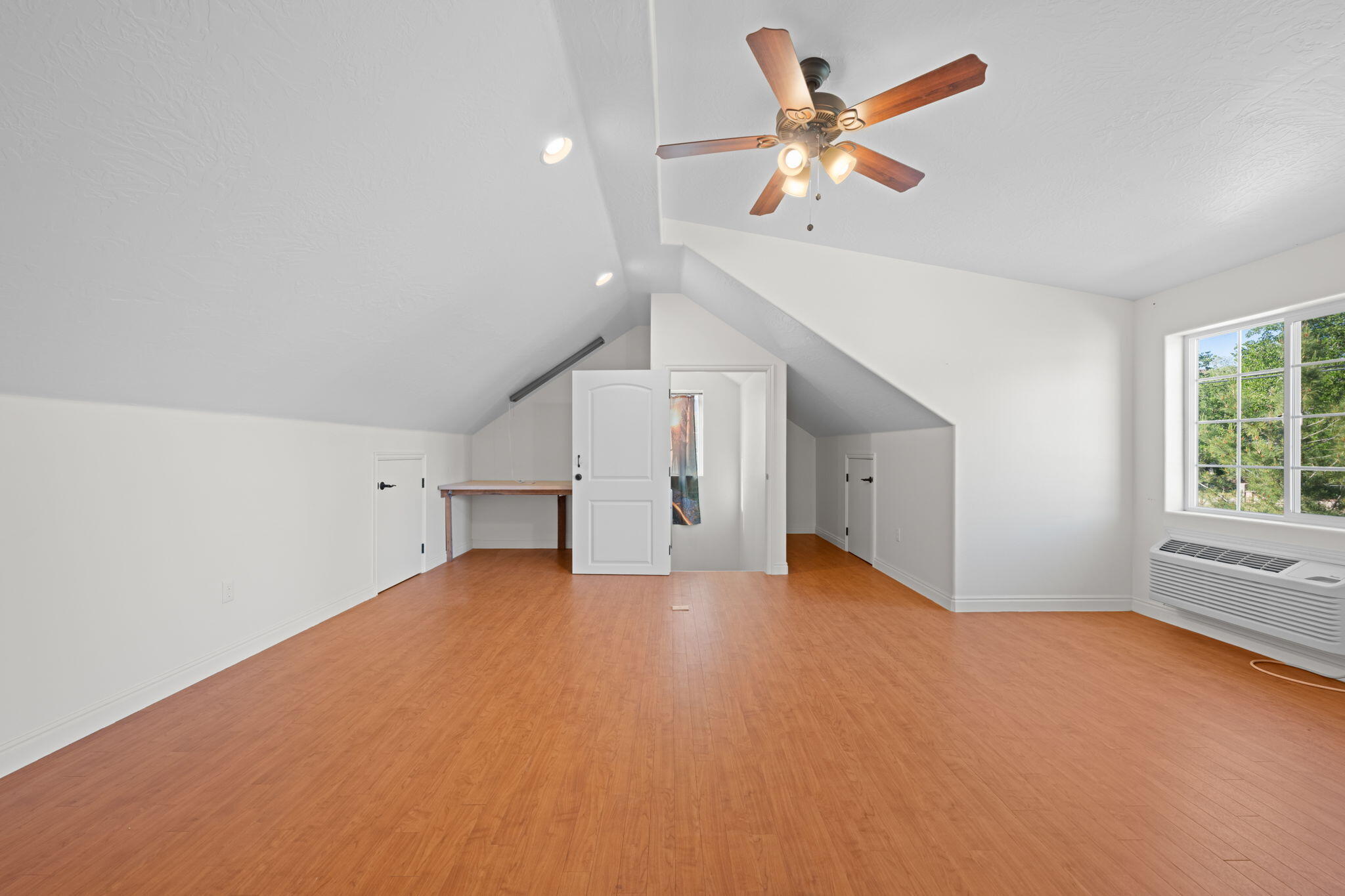 LEEDS TOWNSITE - Residential