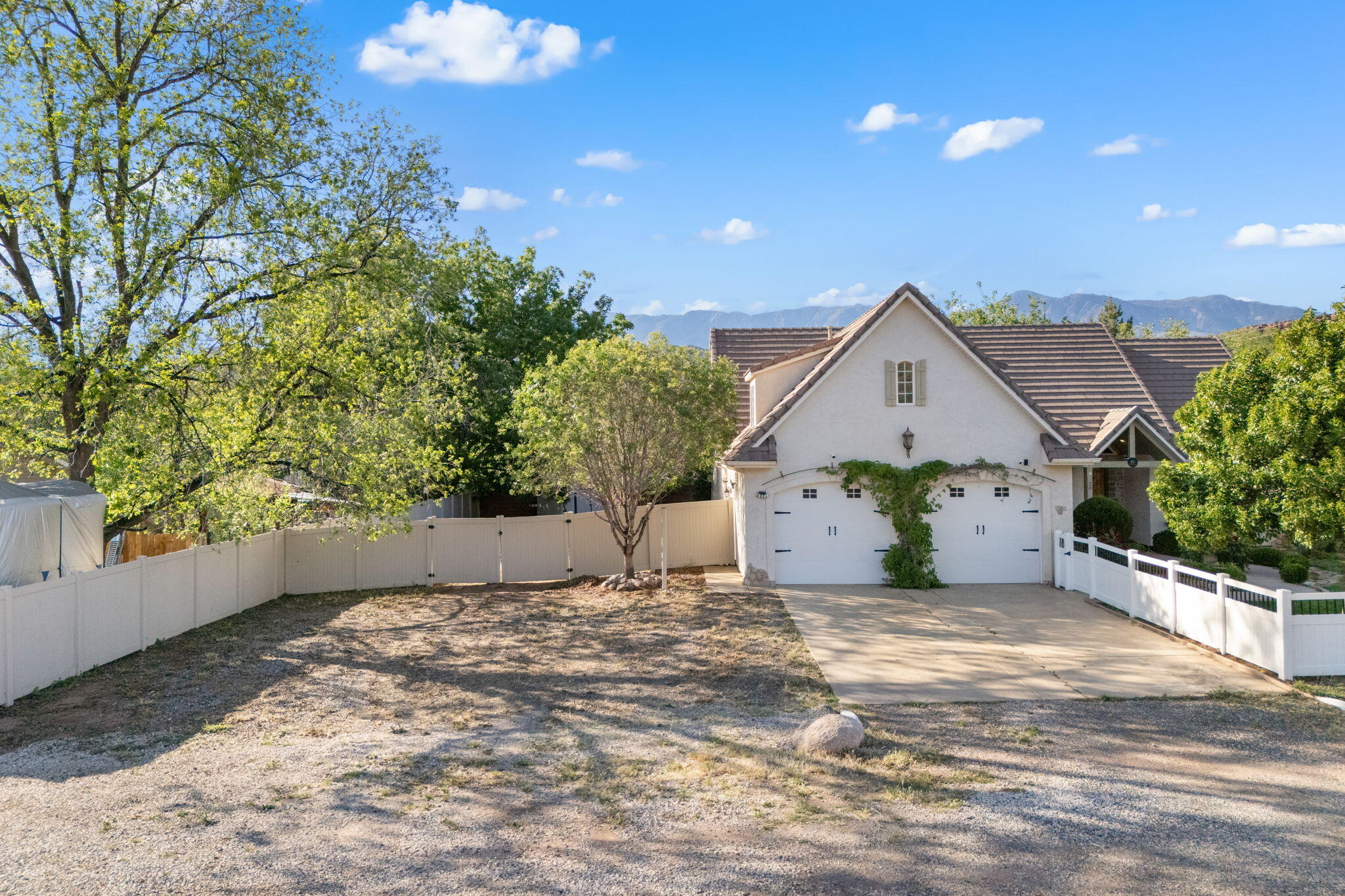 LEEDS TOWNSITE - Residential