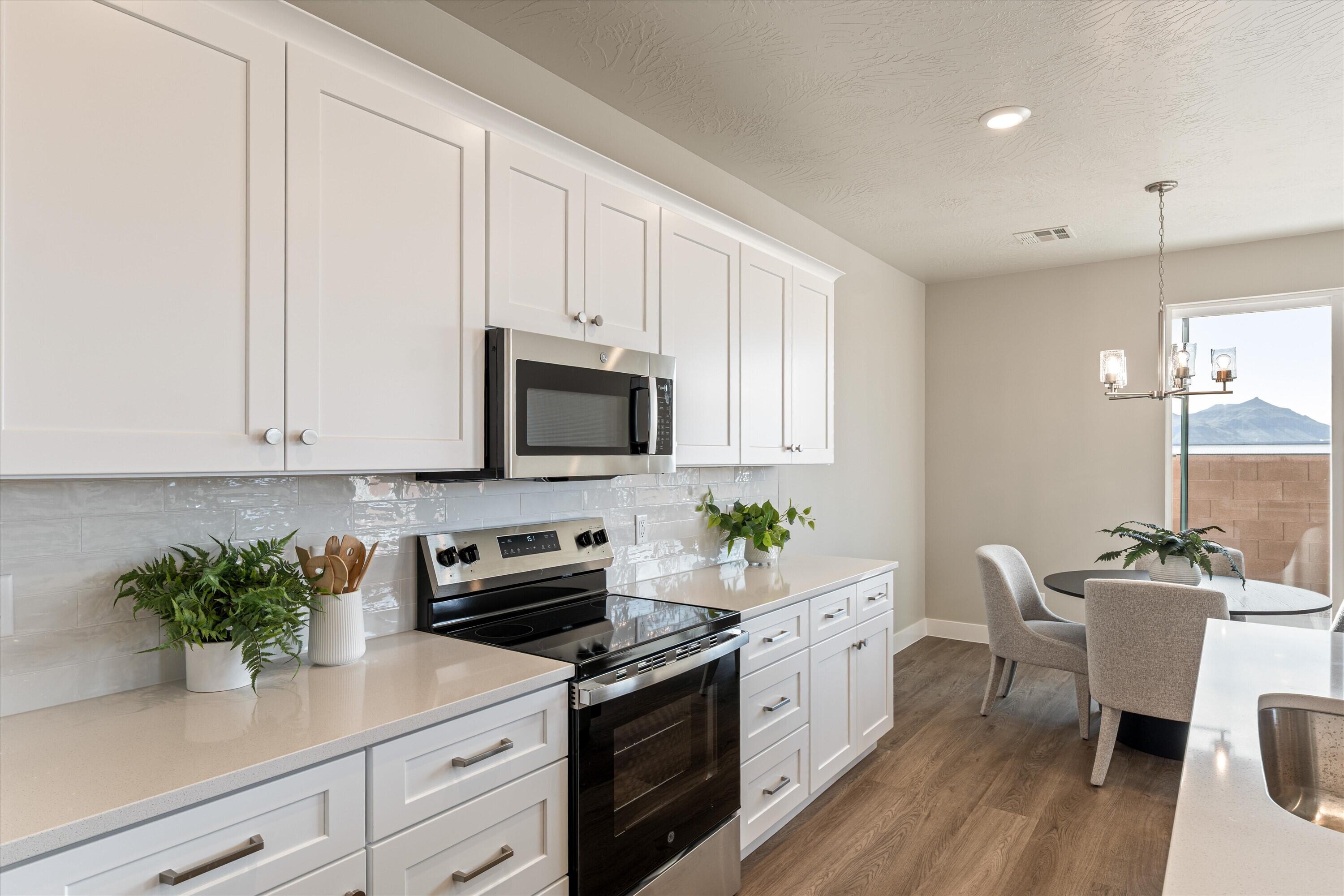 HURRICANE HEIGHTS TOWNHOMES - Residential