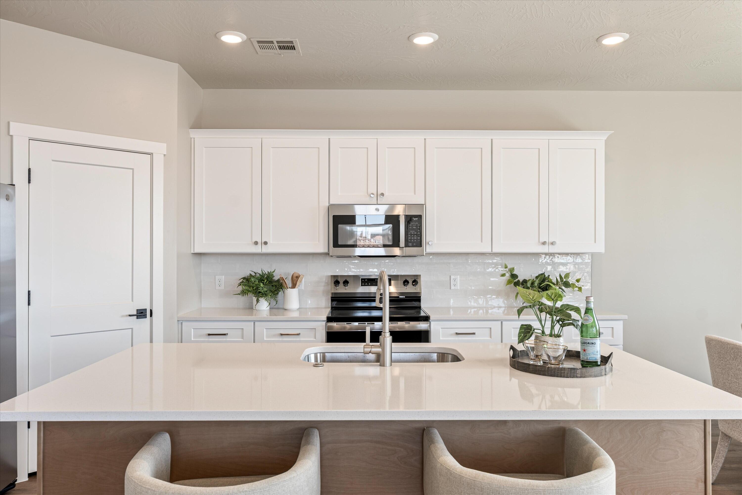 HURRICANE HEIGHTS TOWNHOMES - Residential