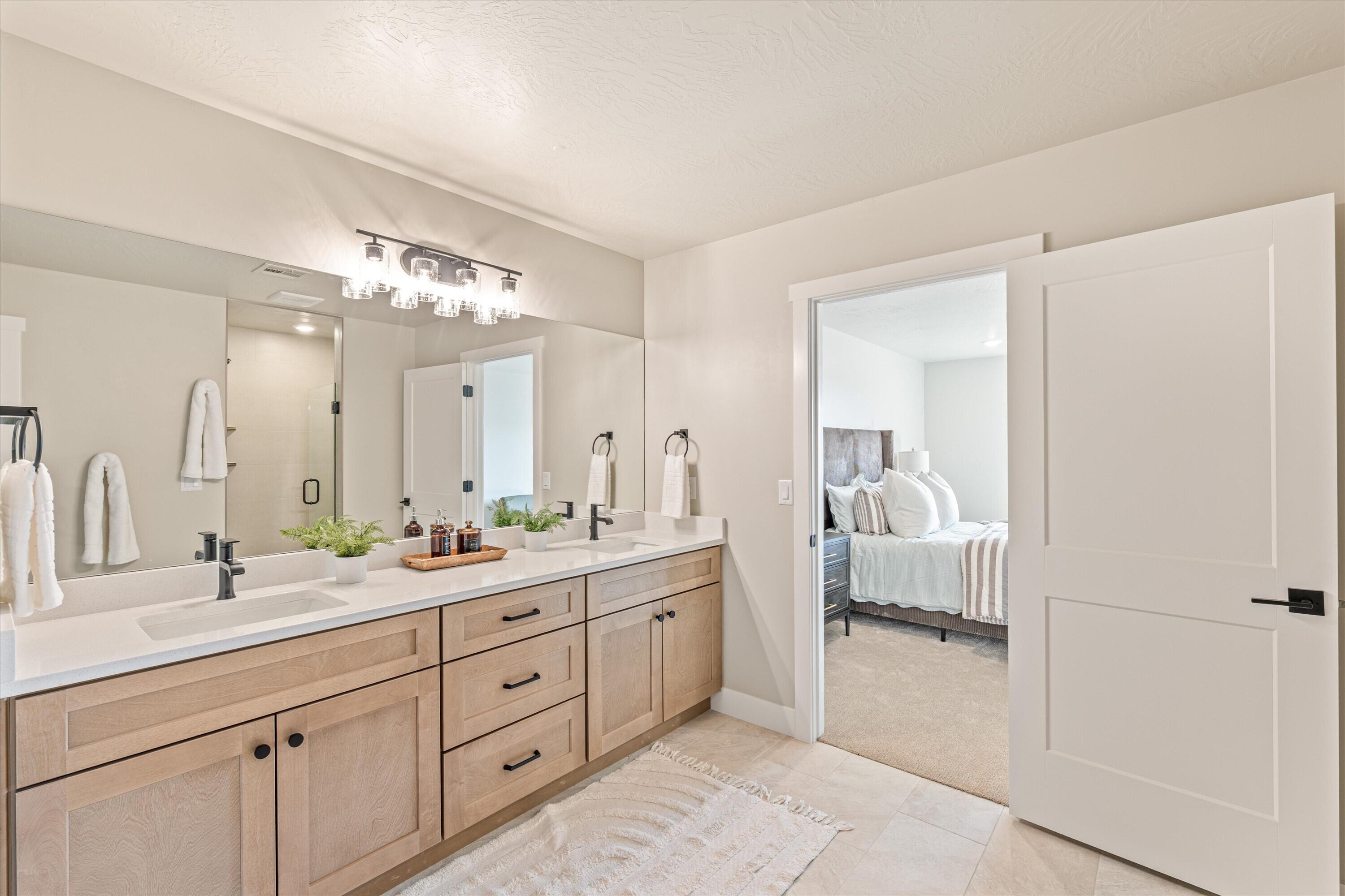 HURRICANE HEIGHTS TOWNHOMES - Residential