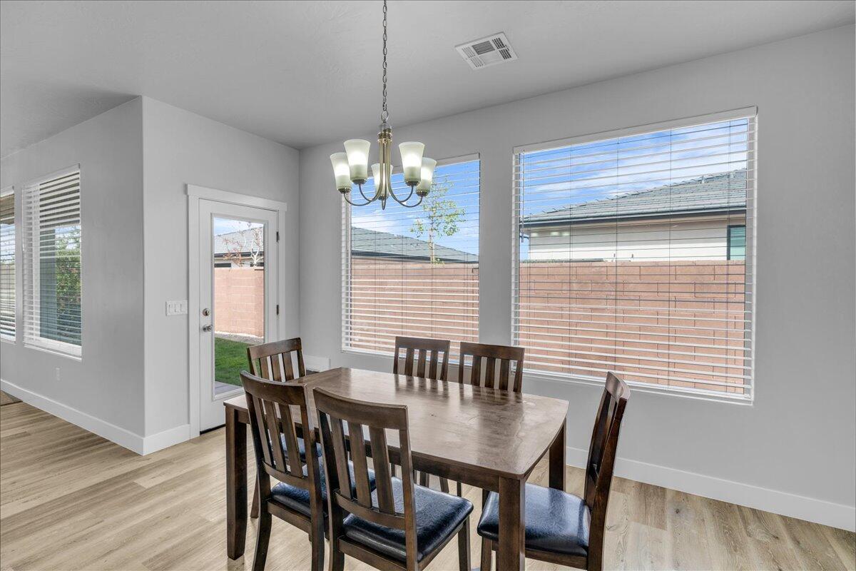 DESERT VISTA - Residential