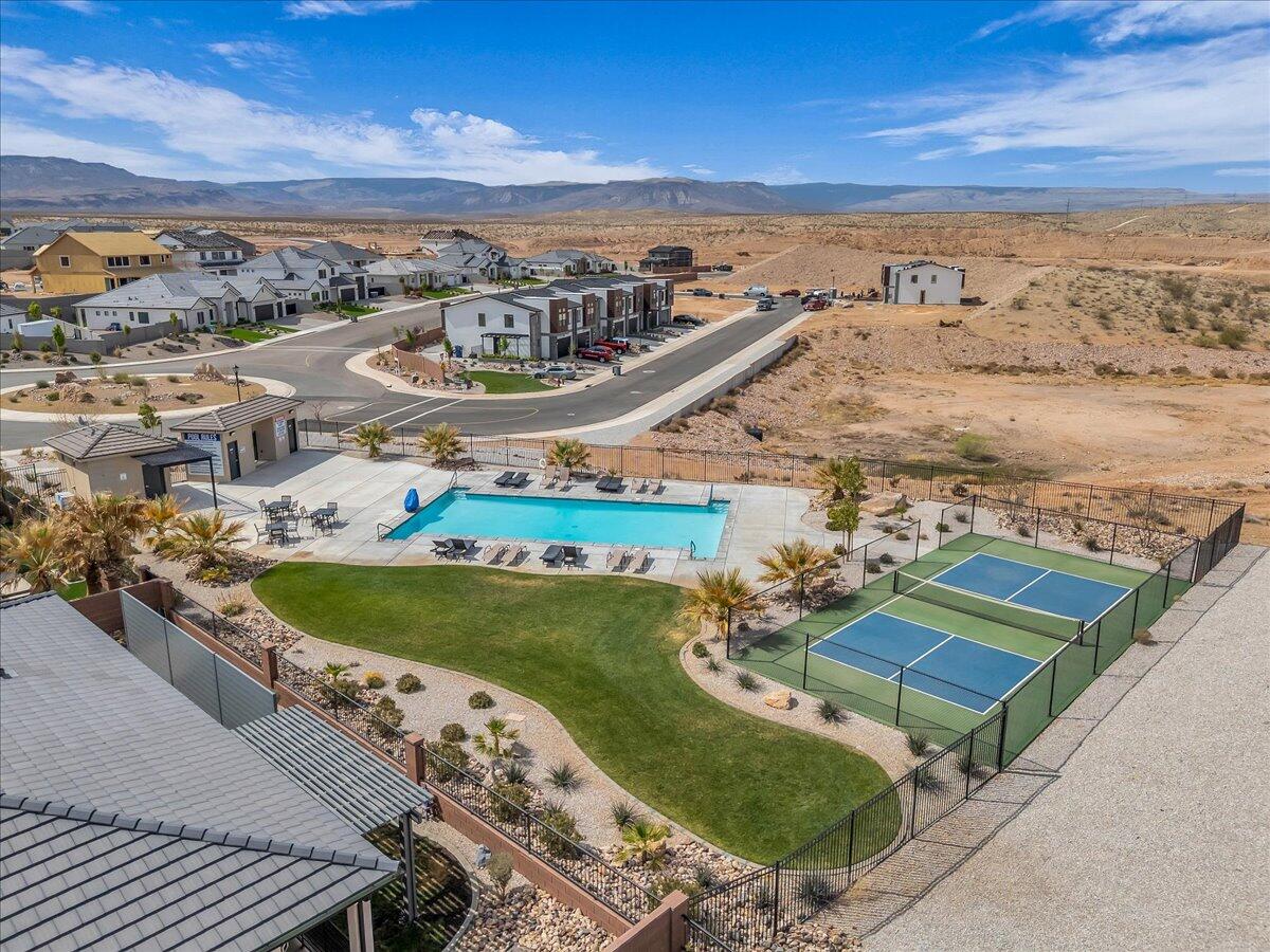 DESERT VISTA - Residential