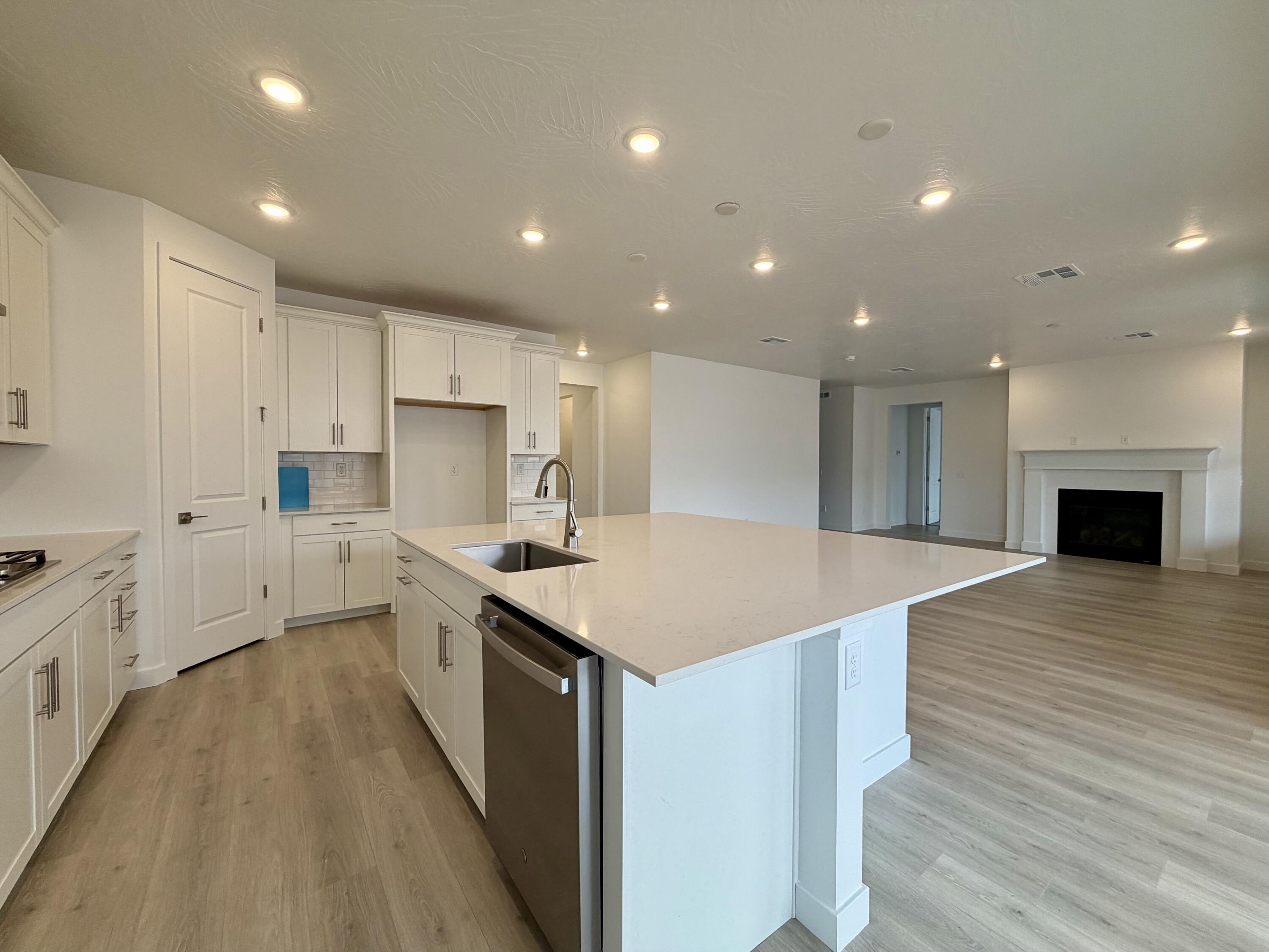 RED SLATE ESTATES - Residential