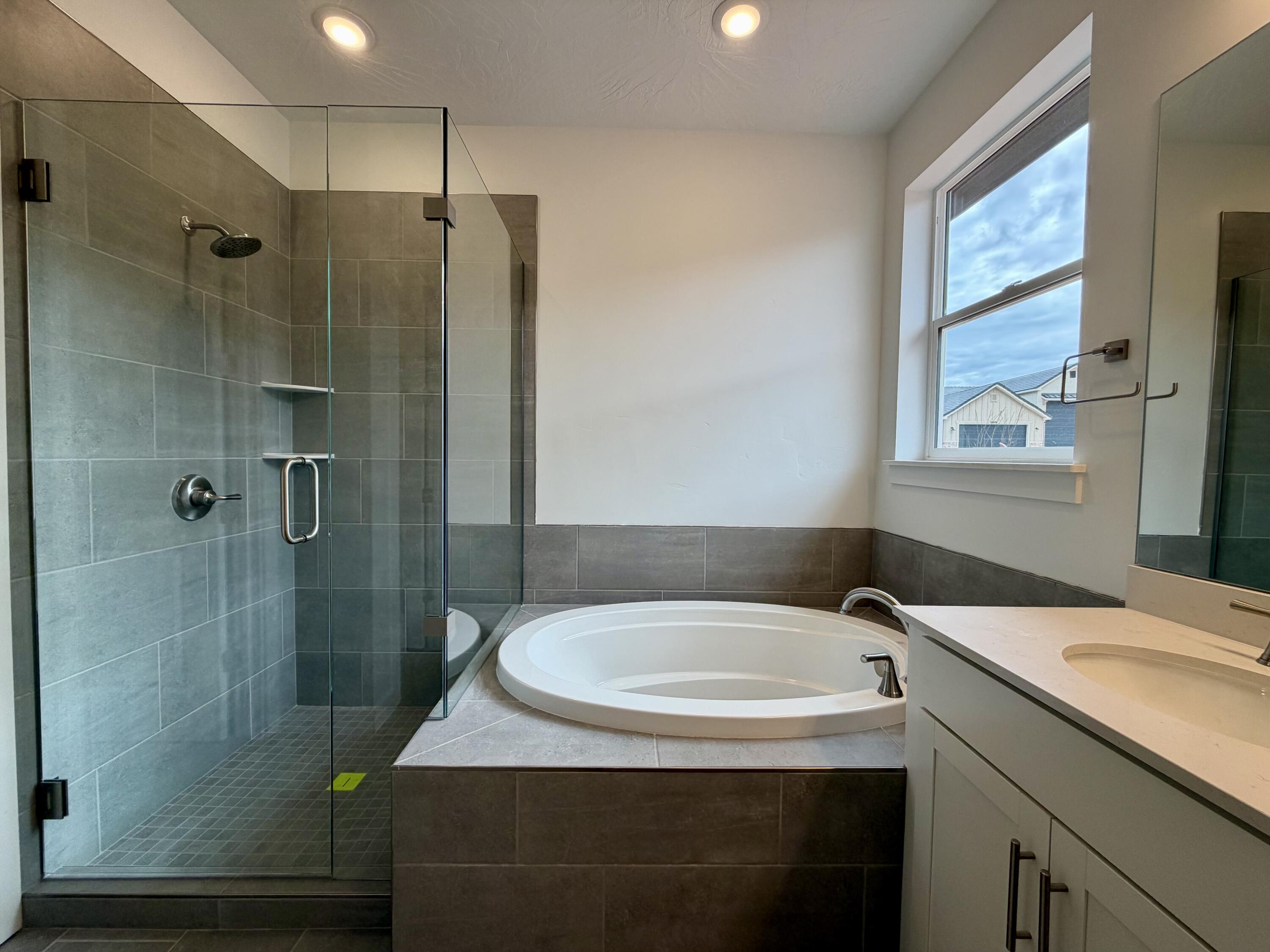 RED SLATE ESTATES - Residential