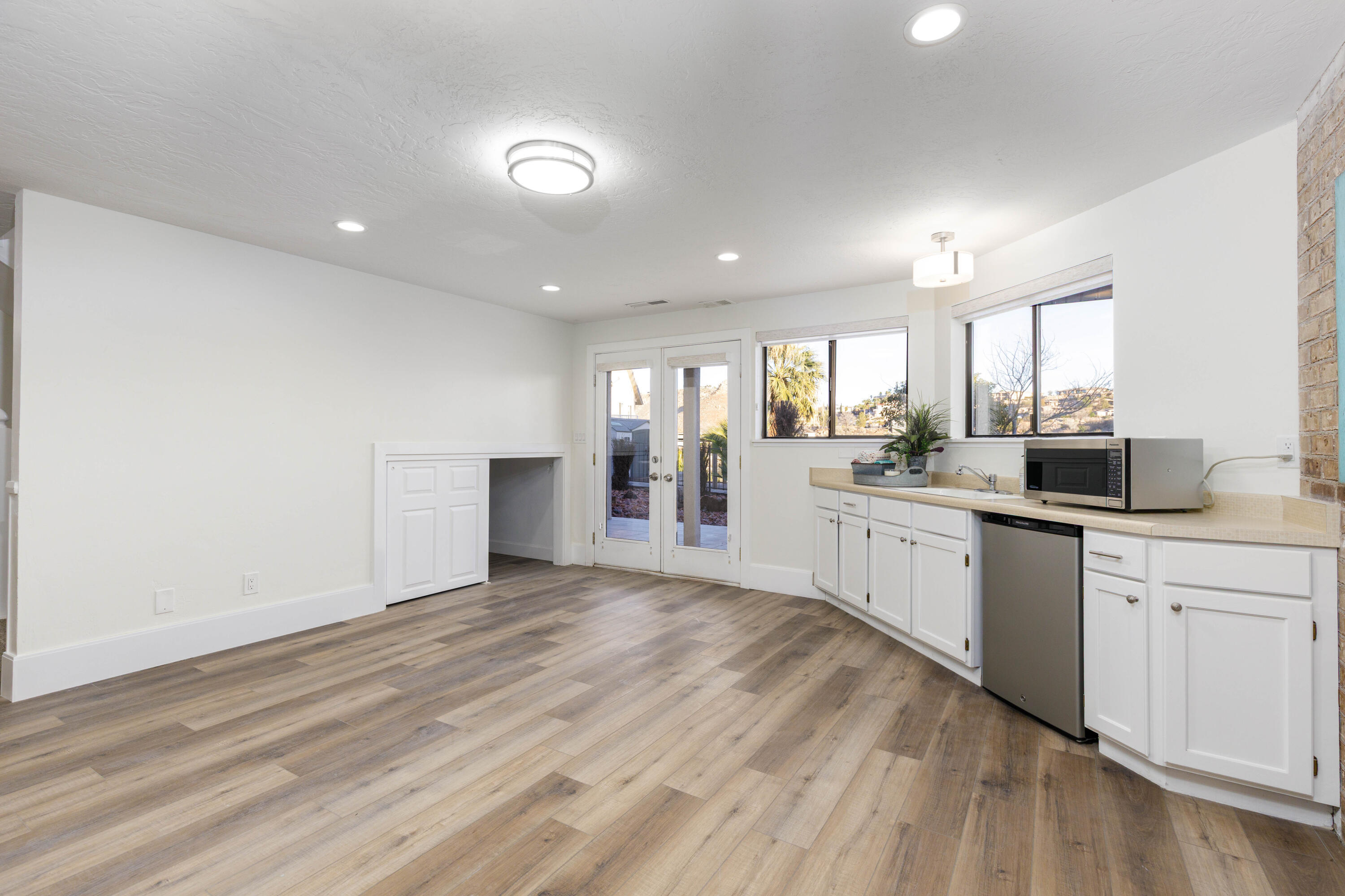 BLOOMINGTON HILLS - Residential