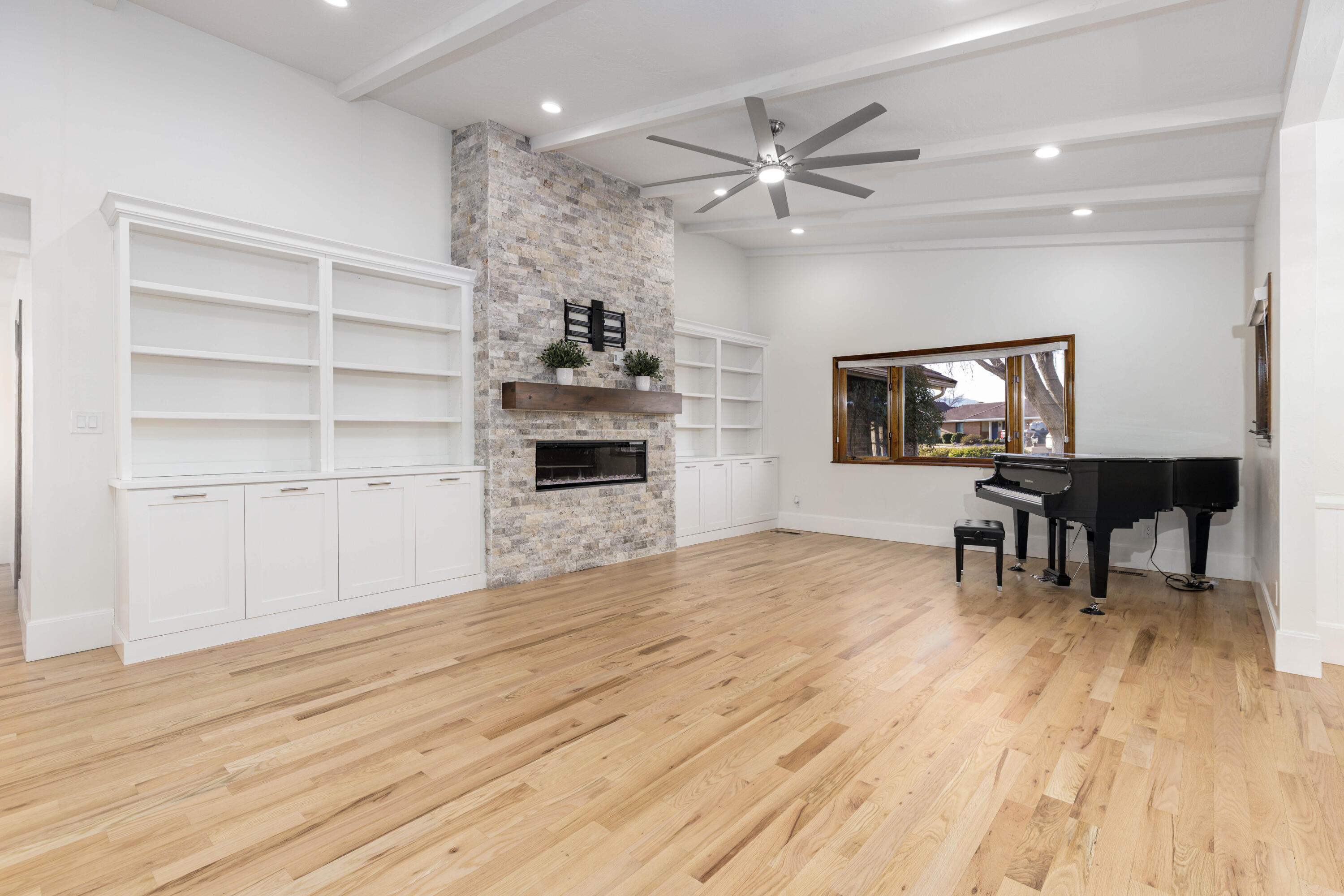 BLOOMINGTON HILLS - Residential